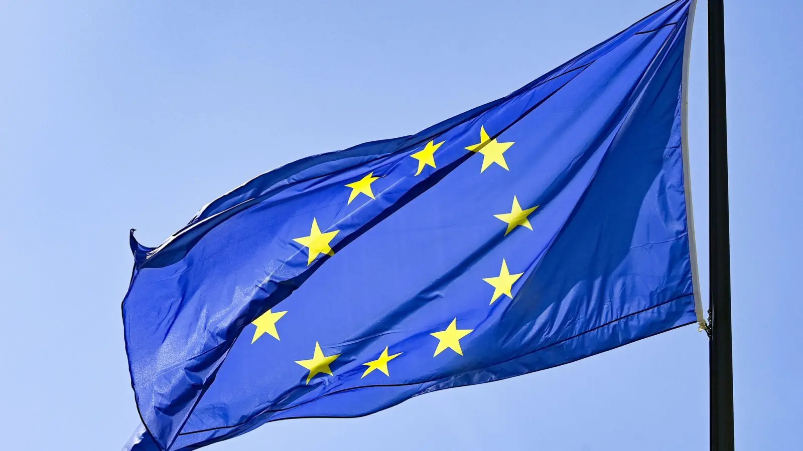 „Junge Menschen sind grundsätzlich pro-europäischer“, das geht aus der repräsentativen Umfrage „eupinions“ hervor, deren Ergebnisse die Bertelsmann Stiftung vorstellt. (Bild: Jens Kalaene/dpa-Zentralbild/dpa)