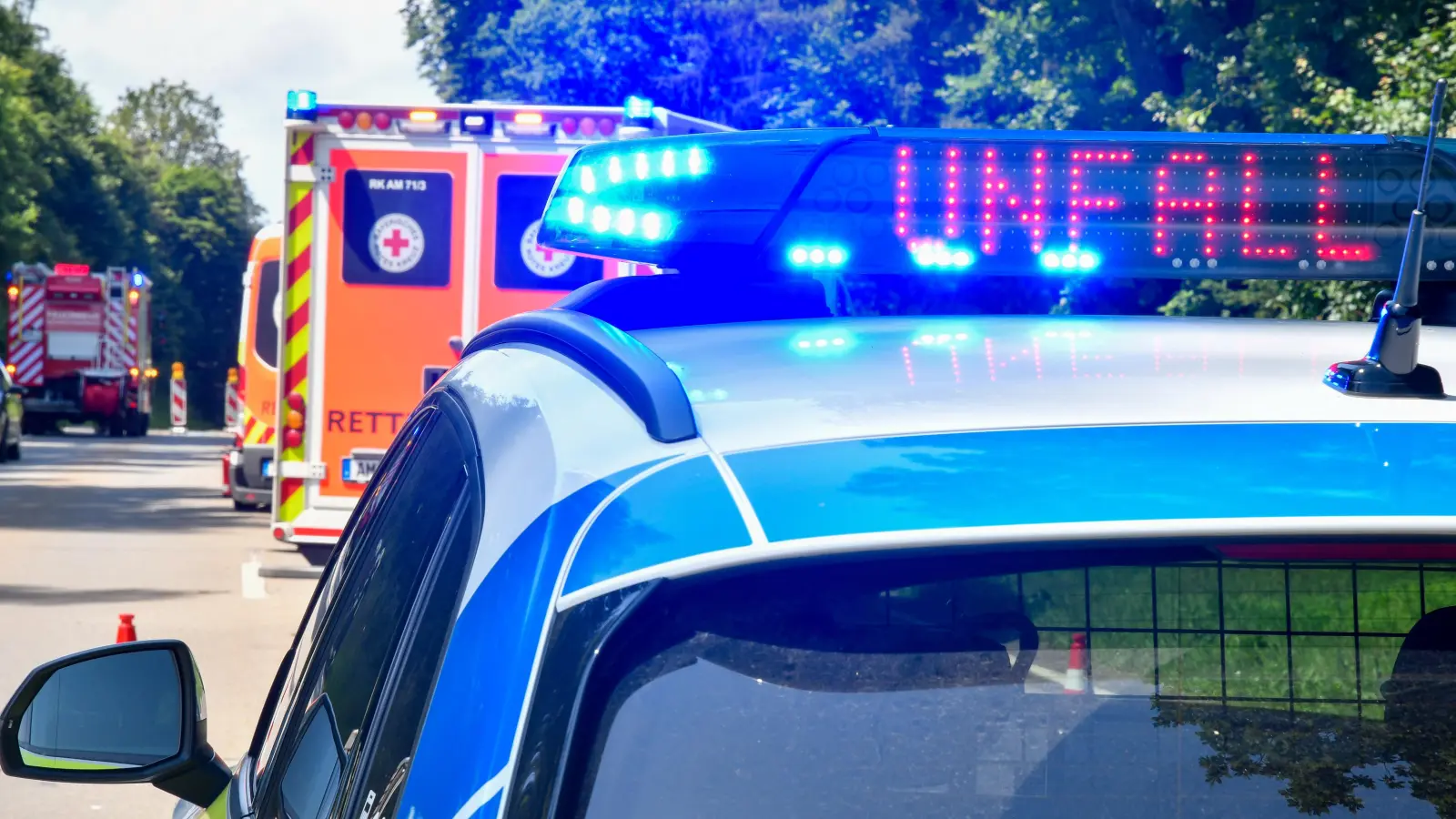 In Weiden wurde ein neunjähriger Junge an einer Fußgängerampel von einem Auto erfasst. (Symbolbild: Petra Hartl)