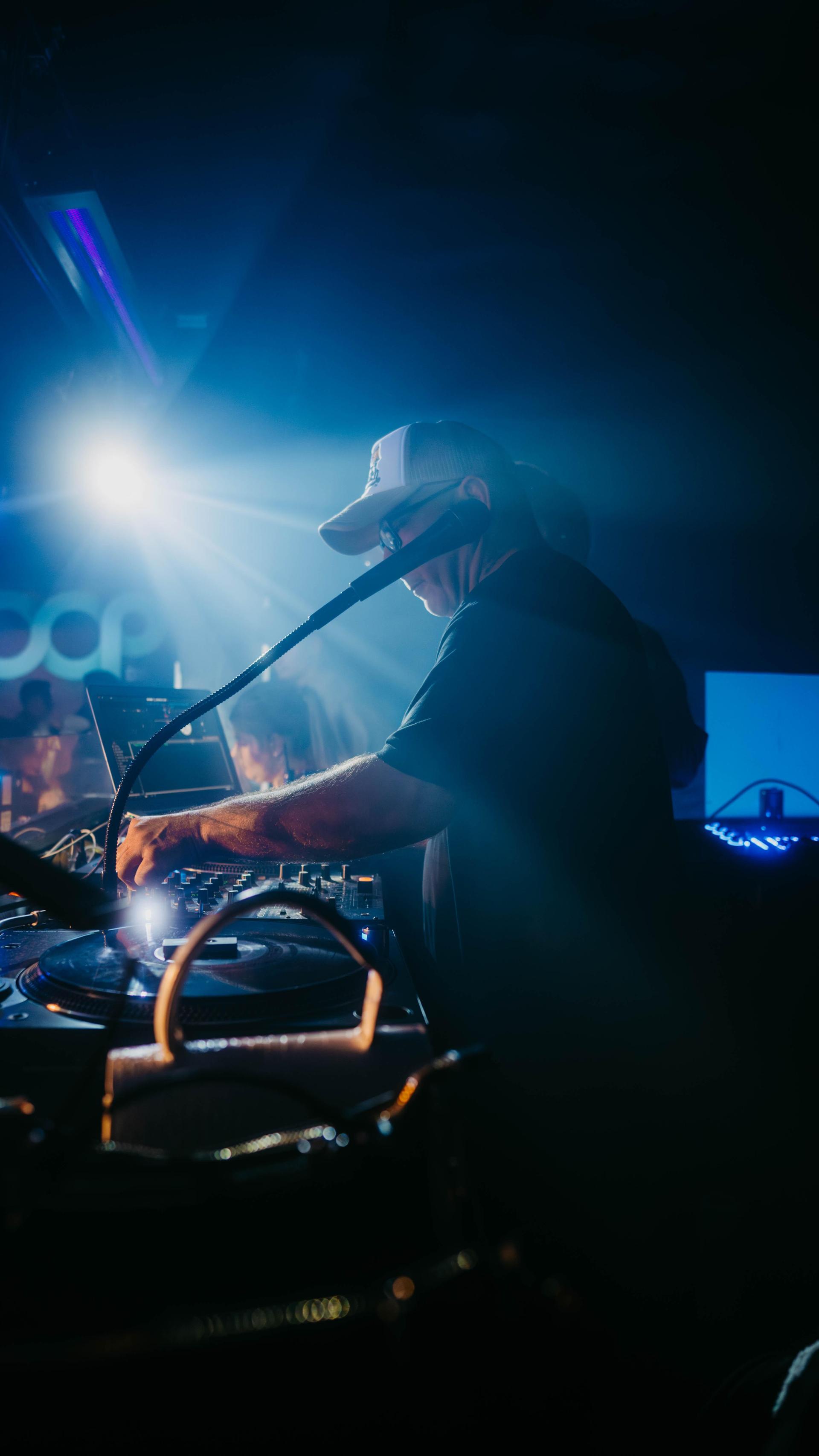 Die Bilder der „Savage Life”-Party im Loop. (Bild: Lukas Frey)