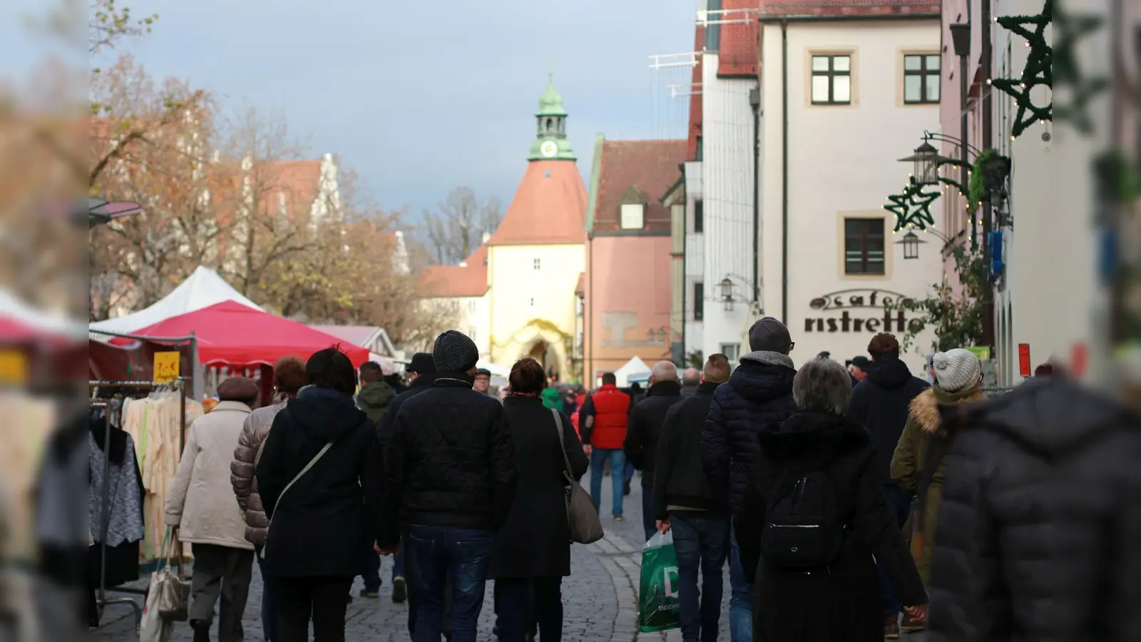 Am Kathreinmarkt werden in der Weidener Innenstadt auch viele Geschäfte geöffnet haben. (Archivbild: Stadtmarketing Weiden e.V.)