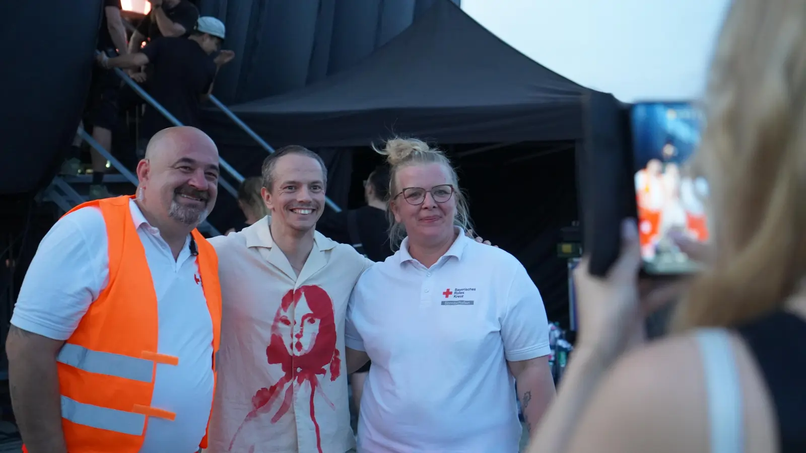 Ein Foto mit Headliner Alle Farben: Der Sanitätsdienst des BRK verlief positiv. (Bild: mcl)