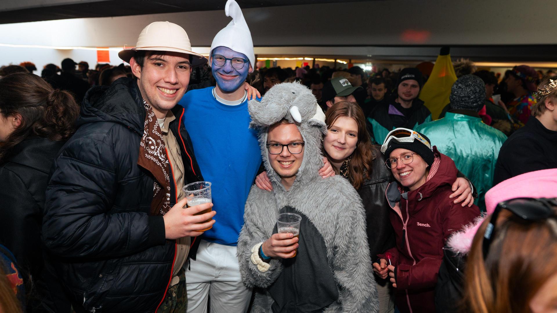 Erst Faschingszug, dann Afterparty in Neustadt. Wir haben die Bilder.  (Bild: Hannes Stock)