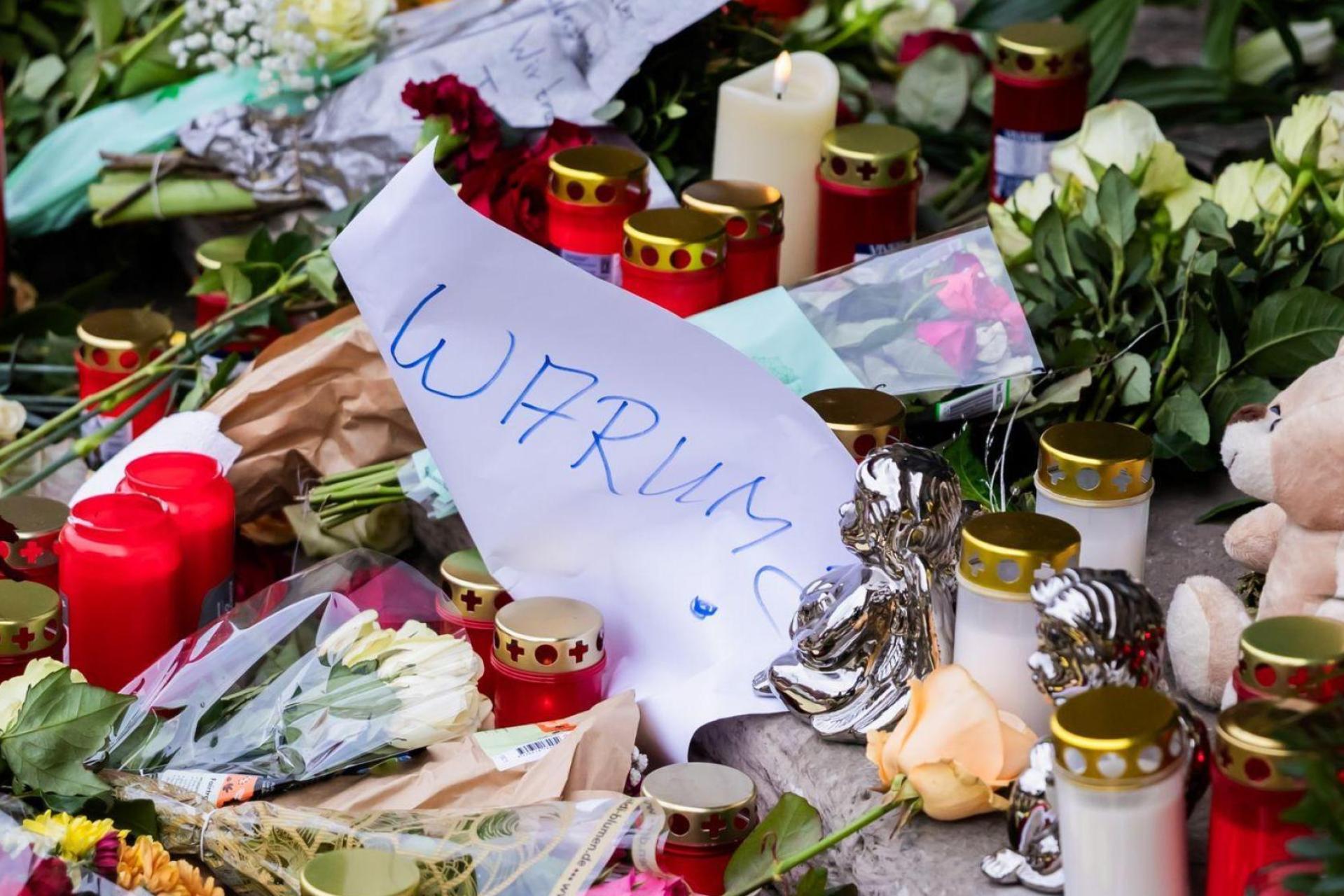 Der 9-jährige Junge, der bei dem Anschlag in Magdeburg am 20. Dezember 2024 ums Leben kam, wird am 18. Januar beigesetzt.  (Bild: Christoph Soeder/dpa)