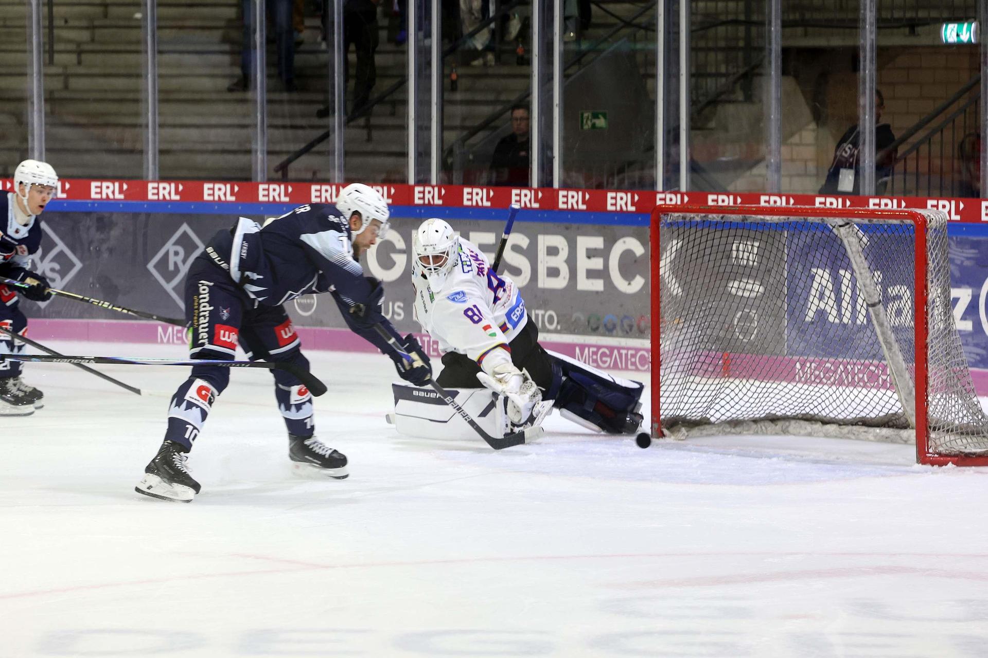 Die Blue Devils gewannen ihr erstes Spiel beim Turnier in Deggendorf. (Bild: Roland Rappel)