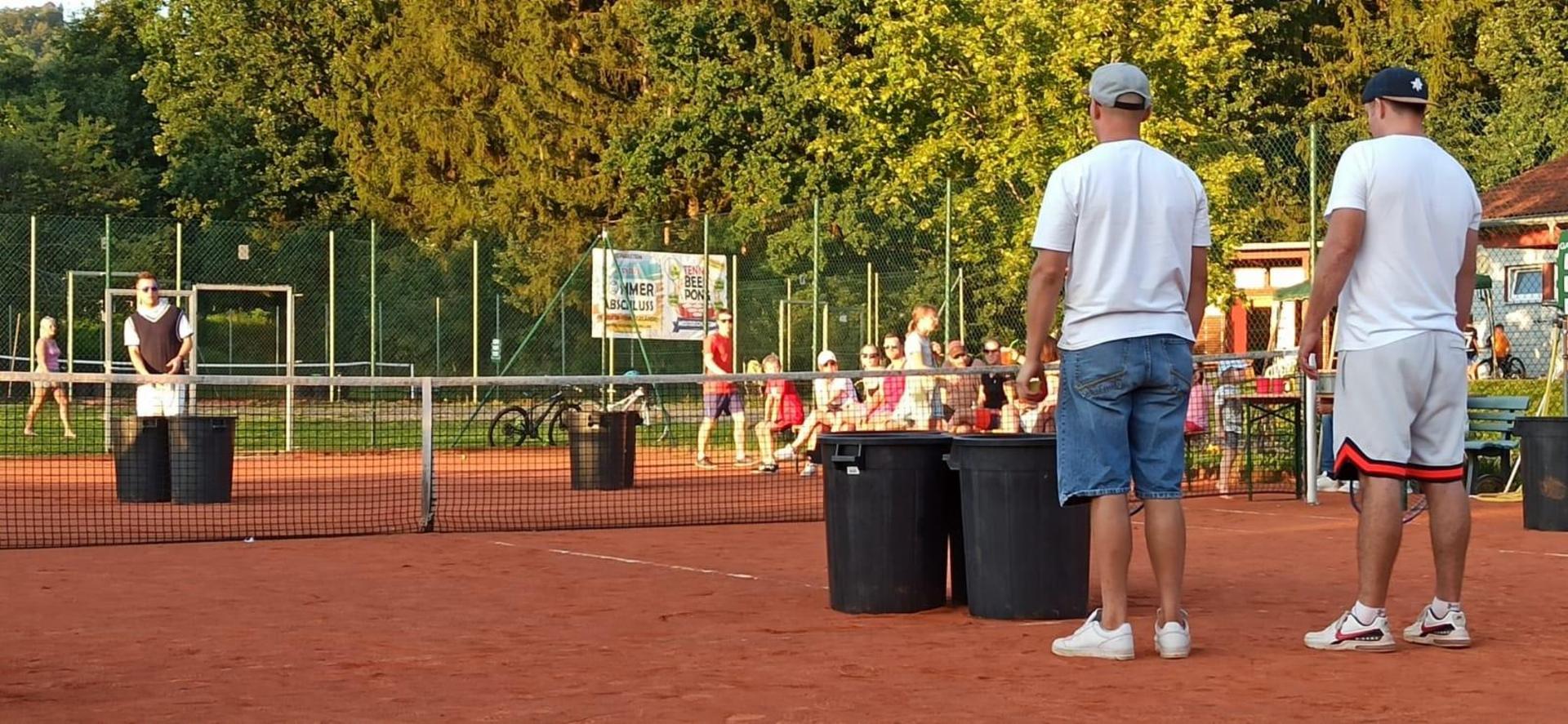  Die TG Parkstein veranstaltete eine Tennis-Beer-Pong-Meisterschaft. (Bild: Dominik Kaiser/exb)