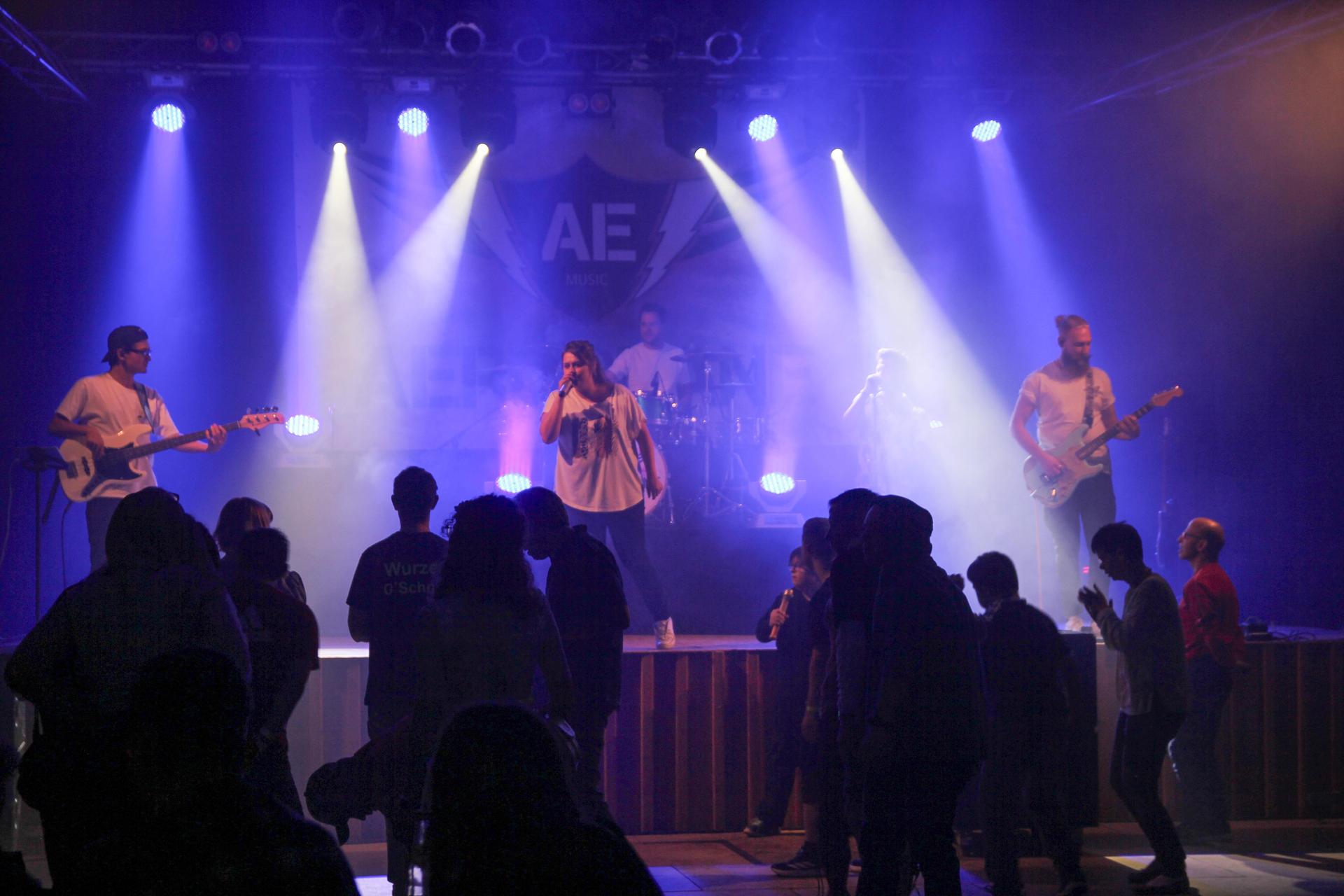 Die Band „Aeroplane” eröffnete am Freitag den Wurzer O&#39;Schnitt. (Bild: Lea Stecher)