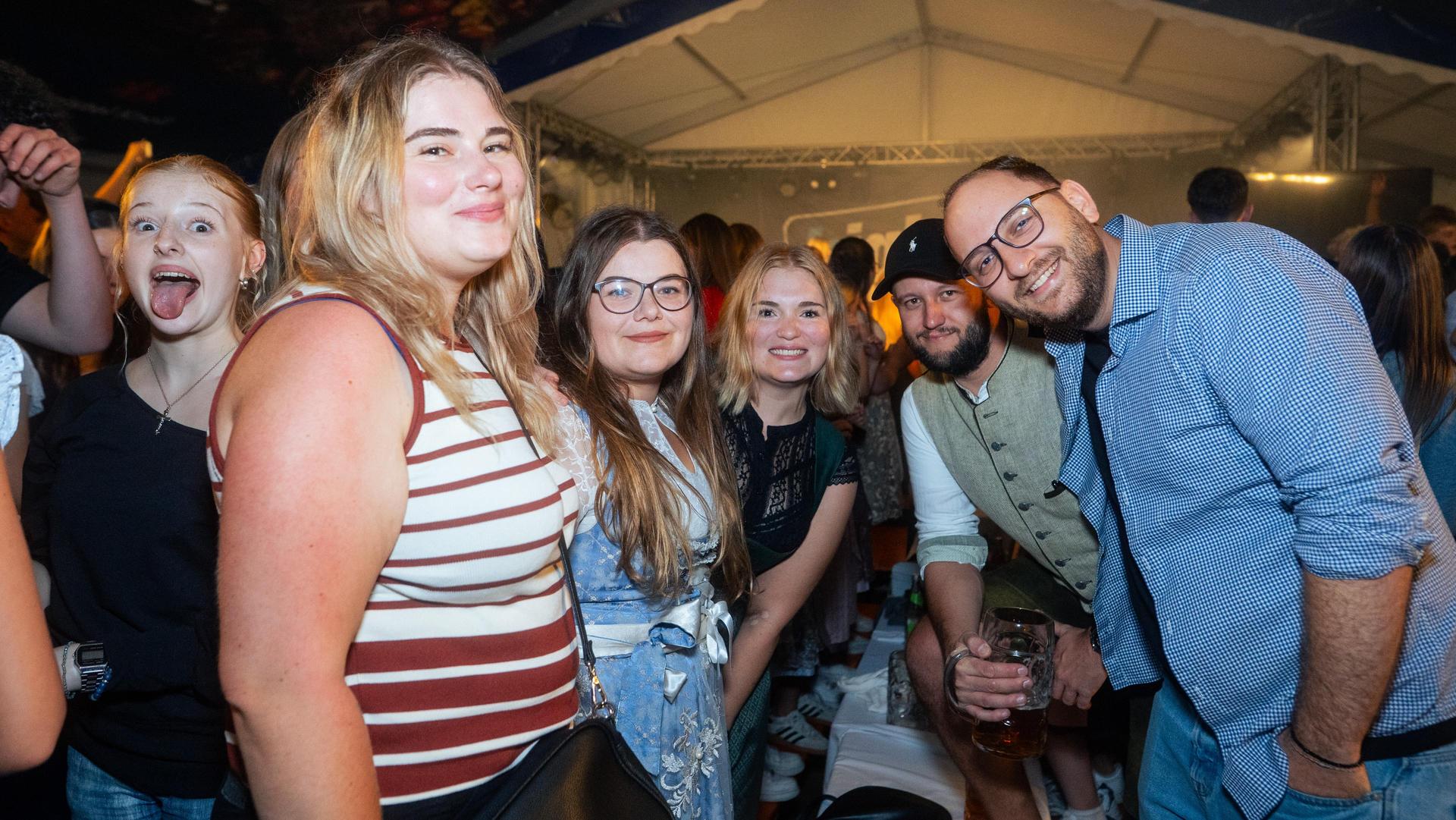 Die Bilder vom Freitag auf dem Weidener Volksfest 2025. (Bild: Hannes Stock)