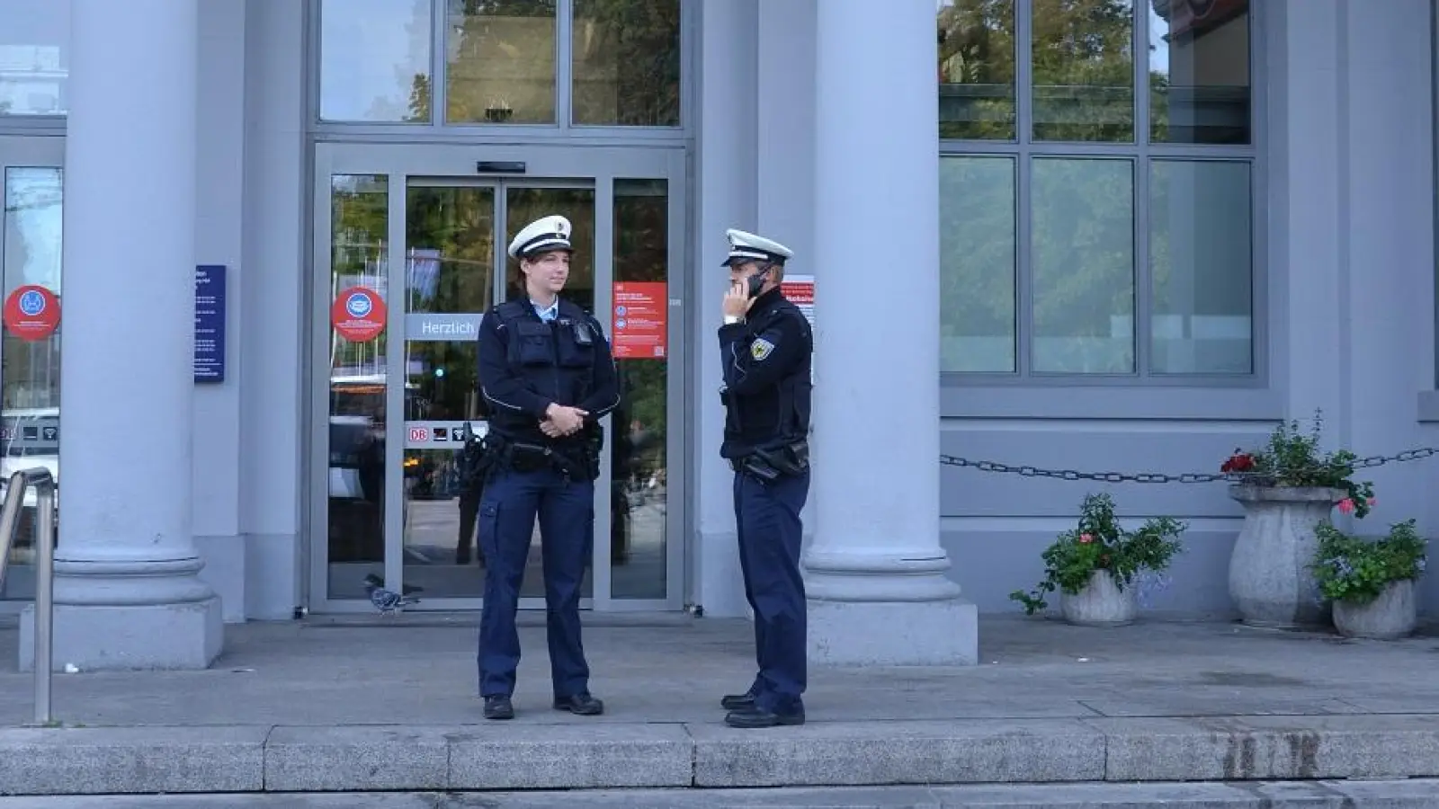Ein 18-Jähriger sorgte am Samstagabend am Hauptbahnhof in Regensburg gleich mehrfach für Aufsehen. (Symbolbild: Bundespolizei)