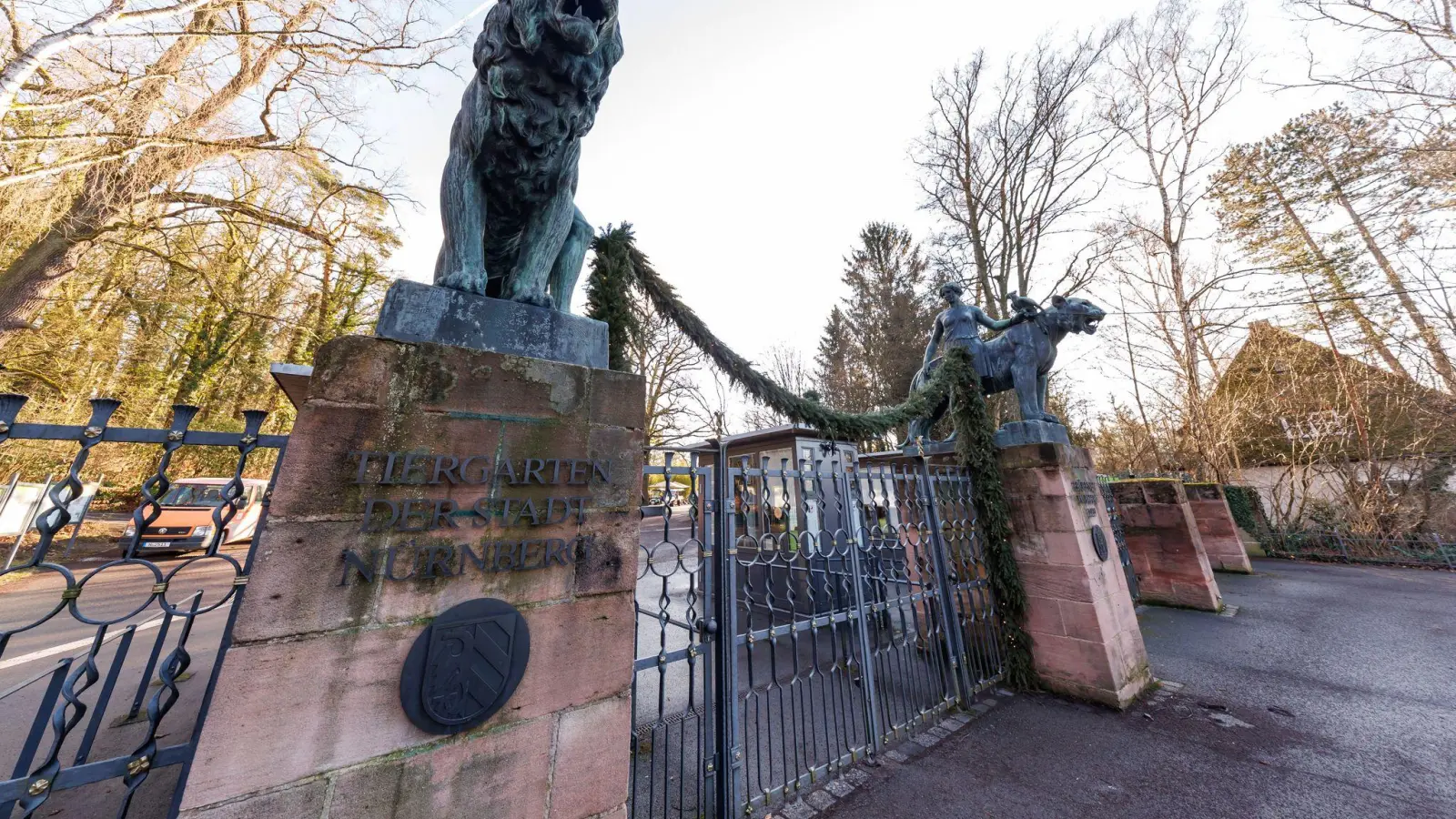 Bis zum 10. Februar gelten noch besonders Hygiene- und Vorsichtsmaßnahmen im Tiergarten. (Archivfoto) (Bild: Daniel Karmann/dpa)