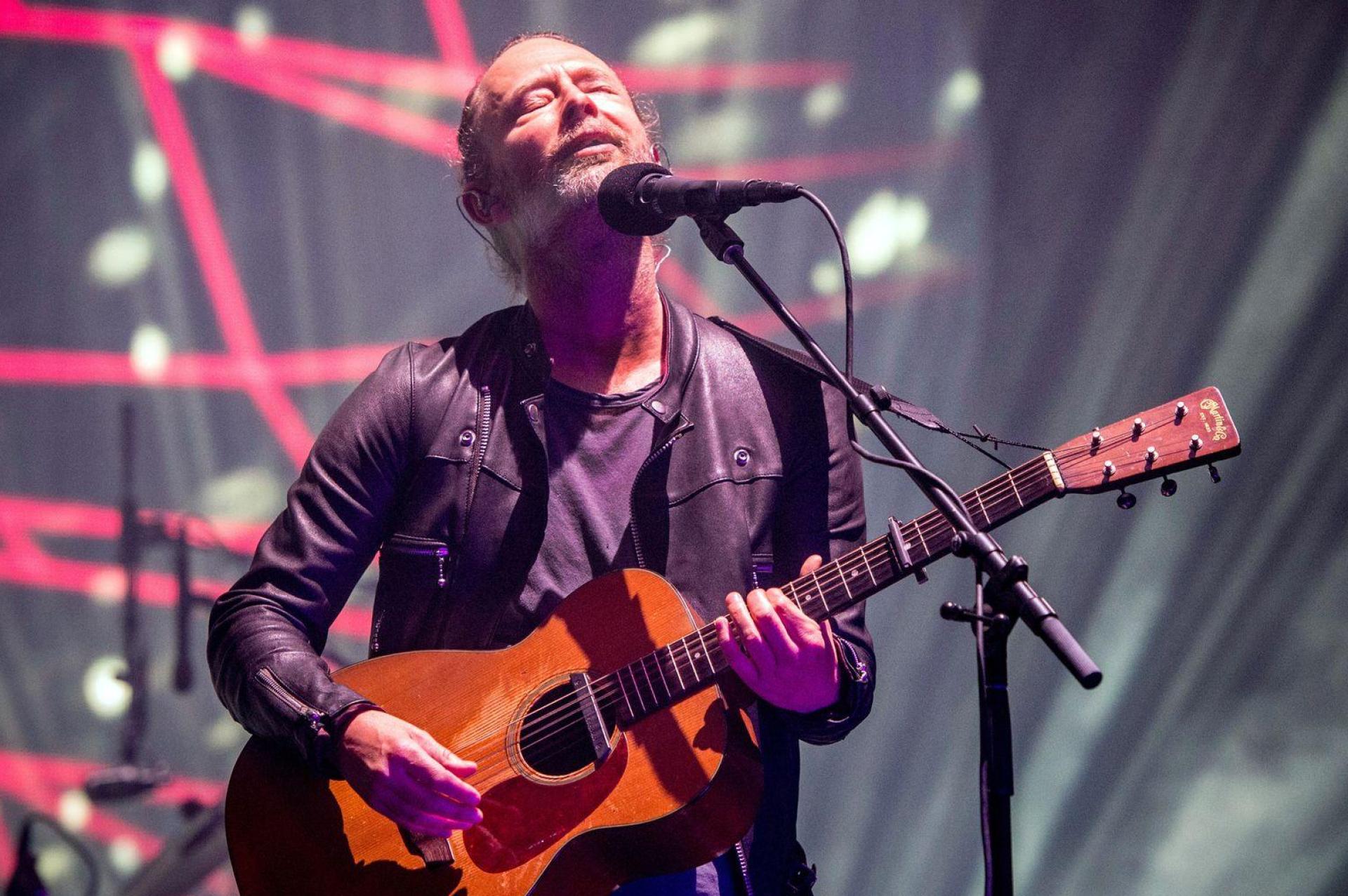 Radiohead-Sänger Thom Yorke. Mit Songs wie „Karma Police“ und „Creep“ erlangte die britische Band in den 90er Jahren weltweite Bekanntheit (Archivbild). (Bild: Amy Harris/AP/dpa)