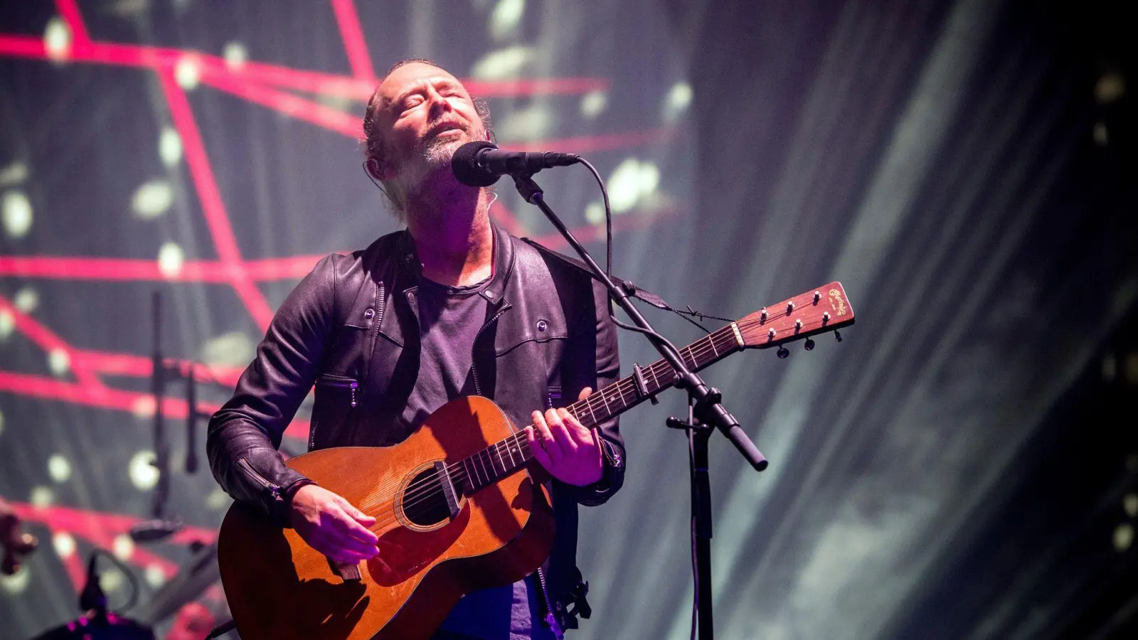 Radiohead-Sänger Thom Yorke. Mit Songs wie „Karma Police“ und „Creep“ erlangte die britische Band in den 90er Jahren weltweite Bekanntheit (Archivbild). (Bild: Amy Harris/AP/dpa)