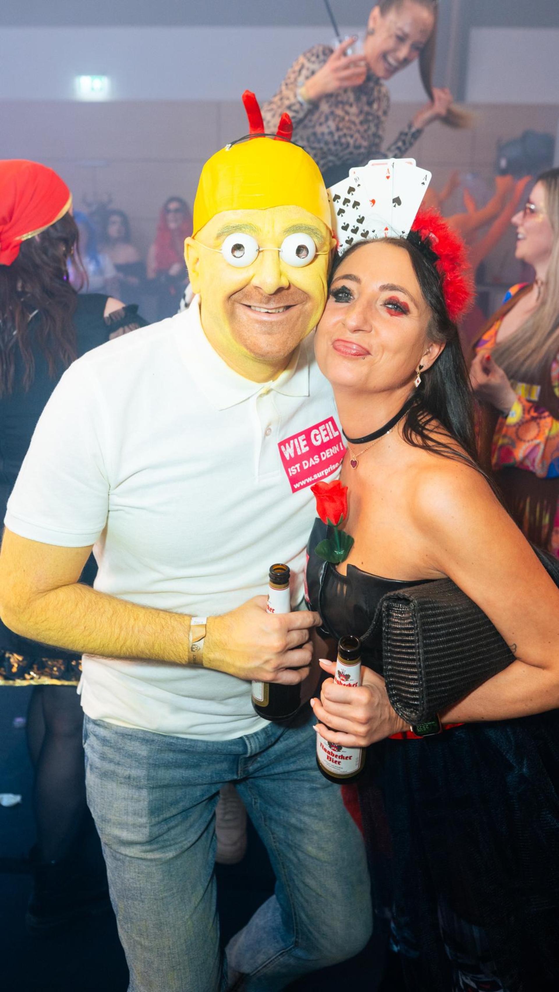 Am Sportlerball in Schirmitz gings mit Vollgas weiter im Faschingstreiben.  (Bild: Hannes Stock)