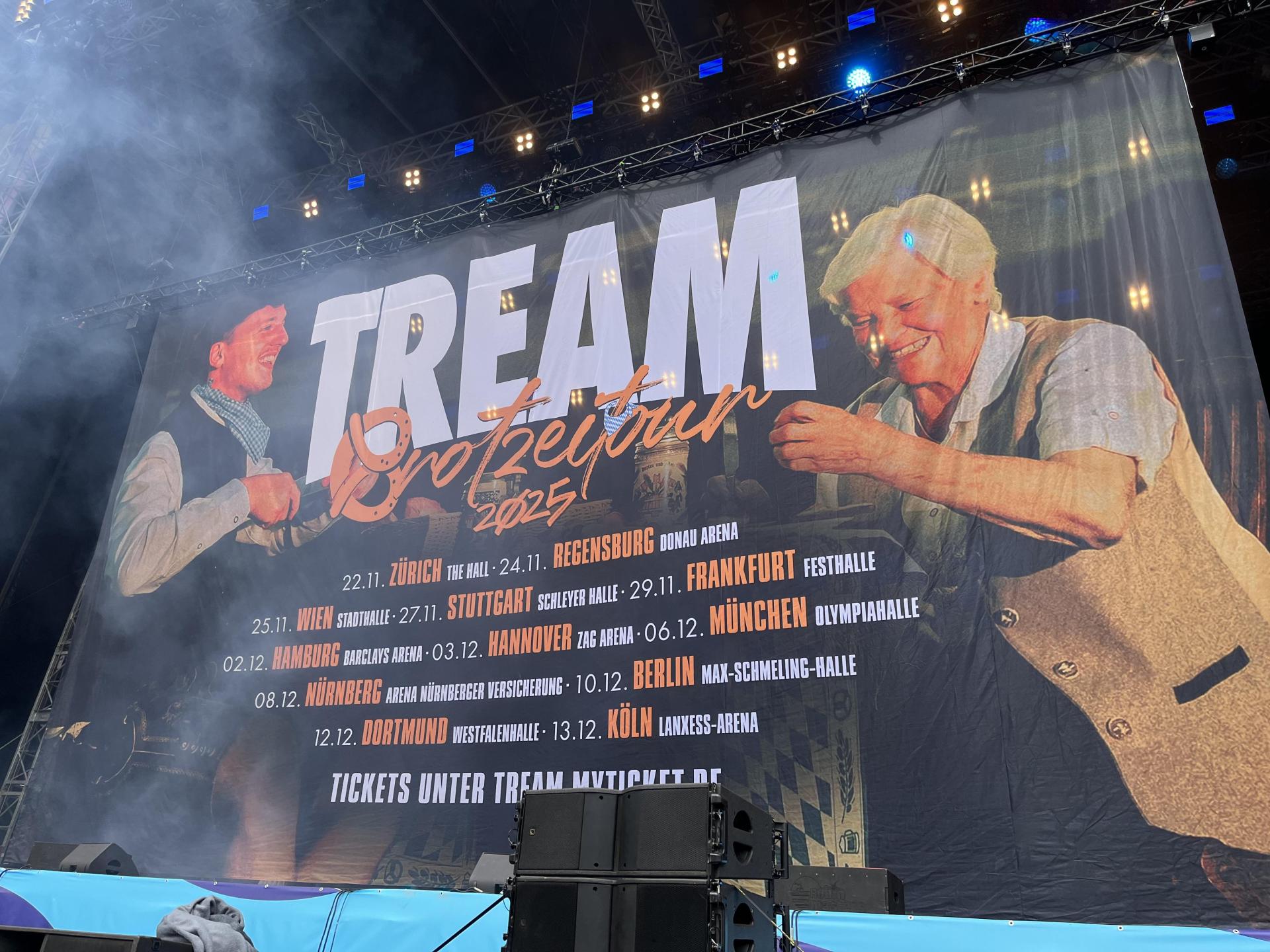 Tream geht auf Brotzeitour, die Plakate sind bereits am Start. (Bild: mcl)