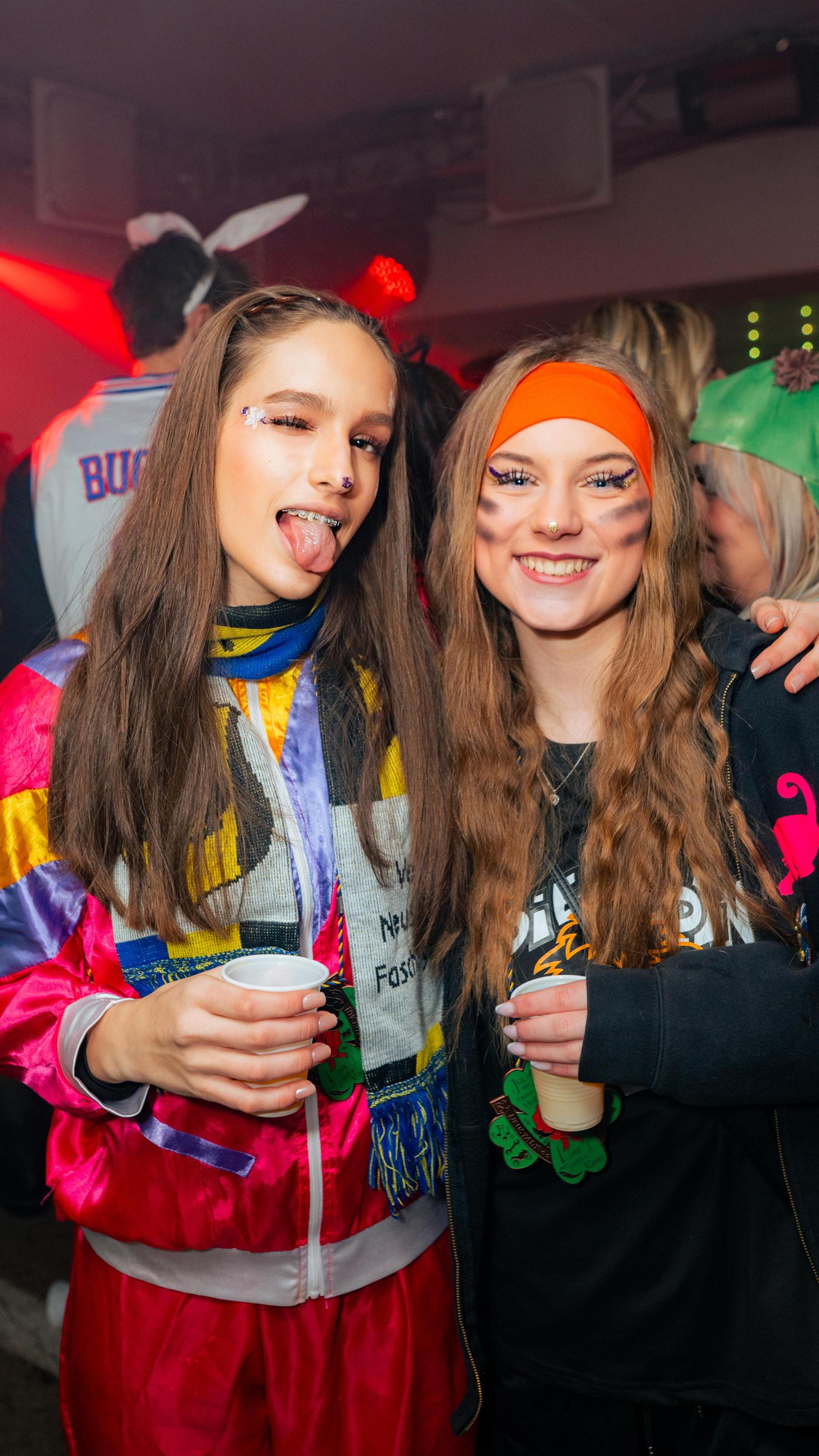 Erst Faschingszug, dann Afterparty in Neustadt. Wir haben die Bilder.  (Bild: Hannes Stock)