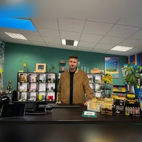 Aurel Berlinski in seinem Shop in Grafenwöhr. (Bild: knz)
