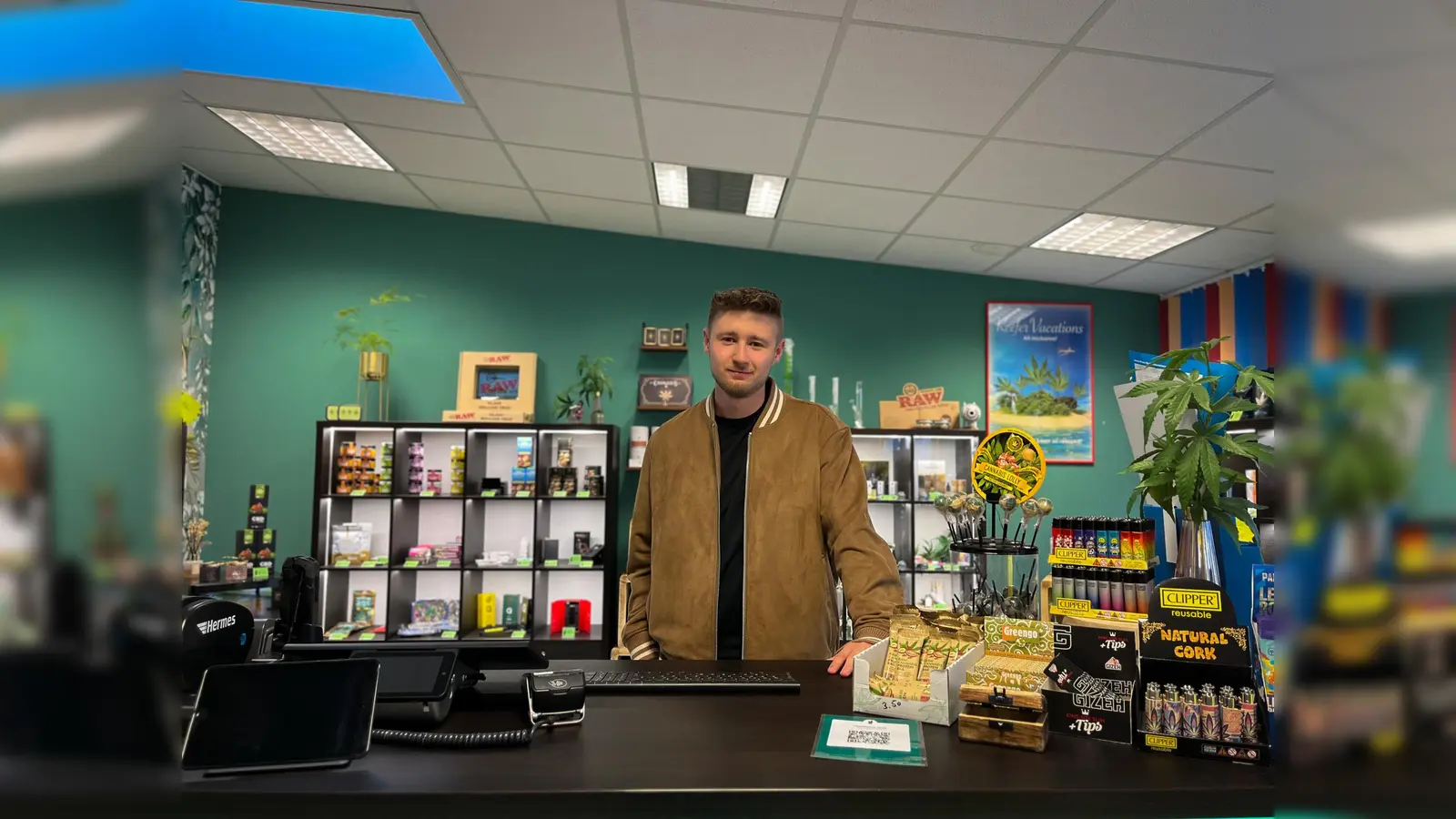 Aurel Berlinski in seinem Shop in Grafenwöhr. (Bild: knz)