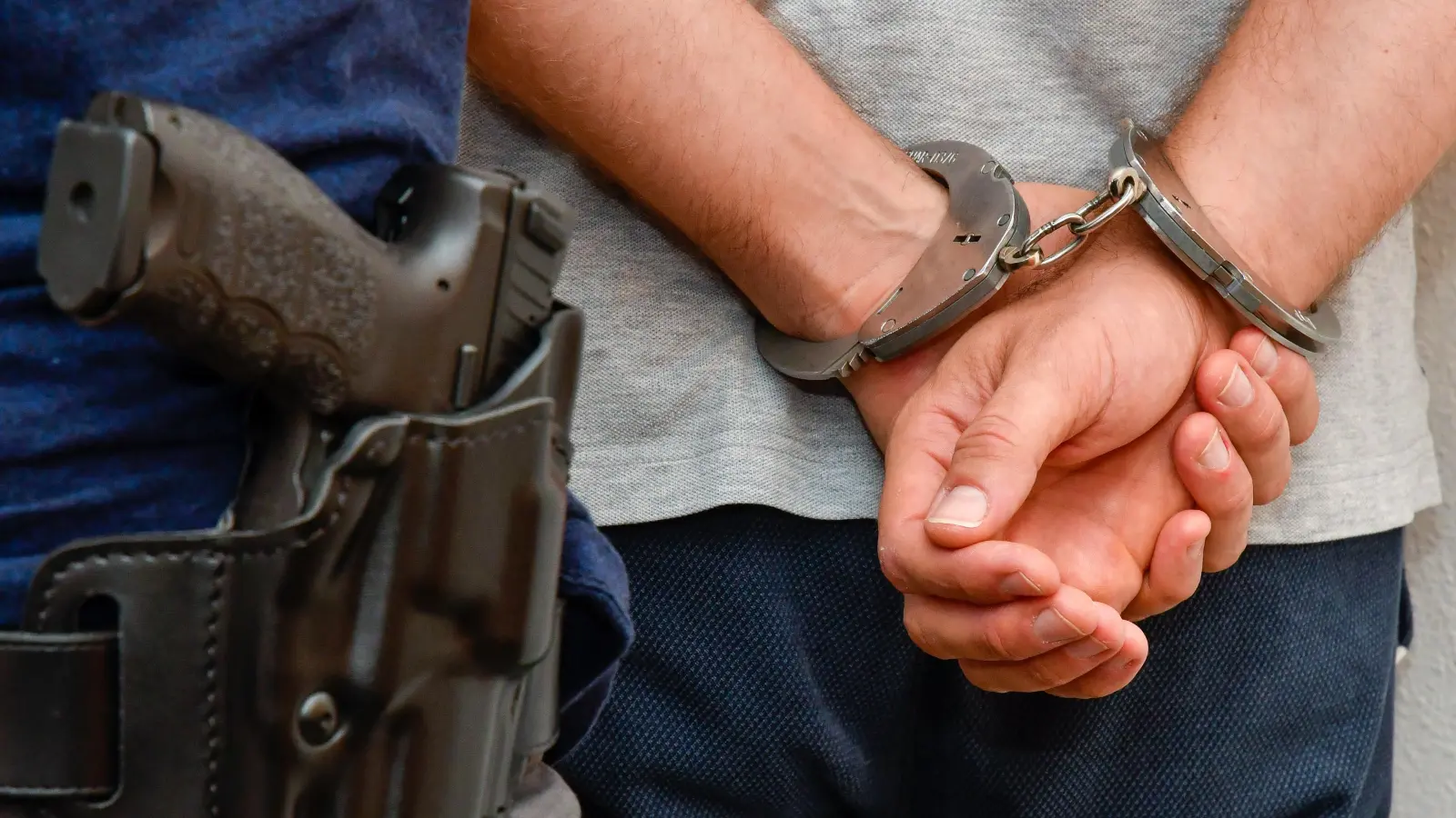 Die Grenzpolizei Waidhaus hat bei Kontrollen auf der A6 einen Mann, gegen den ein Vollstreckungshaftbefehl vorlag, festgenommen. (Symbolbild: Petra Hartl)