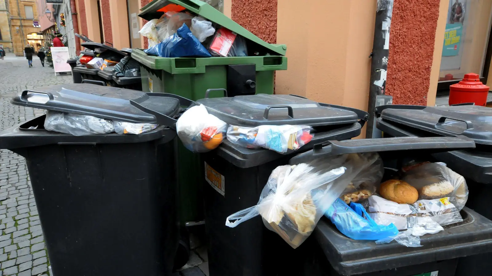 Der Hausmüll in Weiden bleibt am 13. und 14. März stehen. Der Städtische Bauhof wird bestreikt.  (Symbolbild: Stephan Huber)