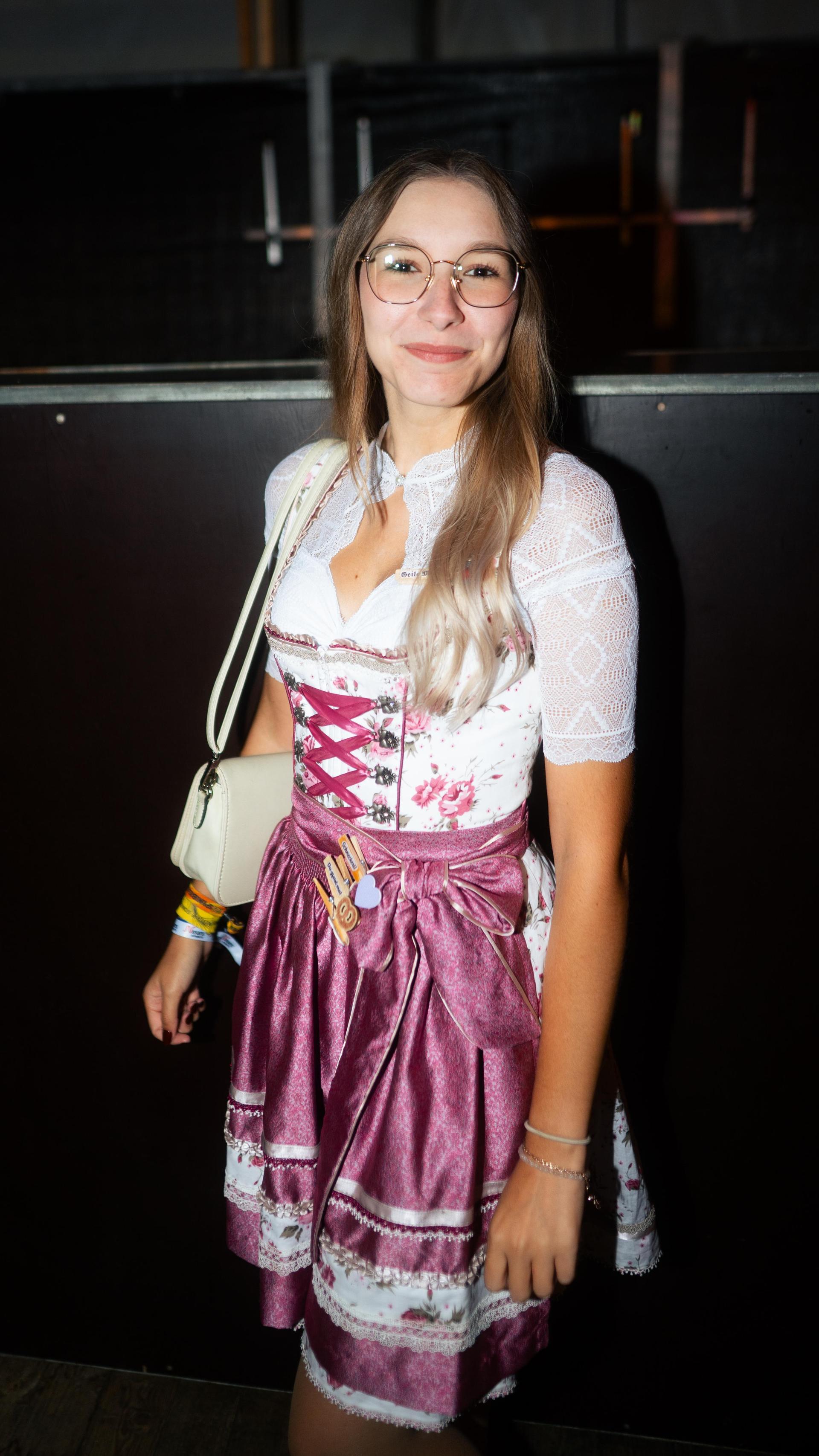 Auch am Sonntag habt ihr auf der Flosser Kirwa eine gute Figur in Dirndl und Lederhosen gemacht! (Bild: Hannes Stock)