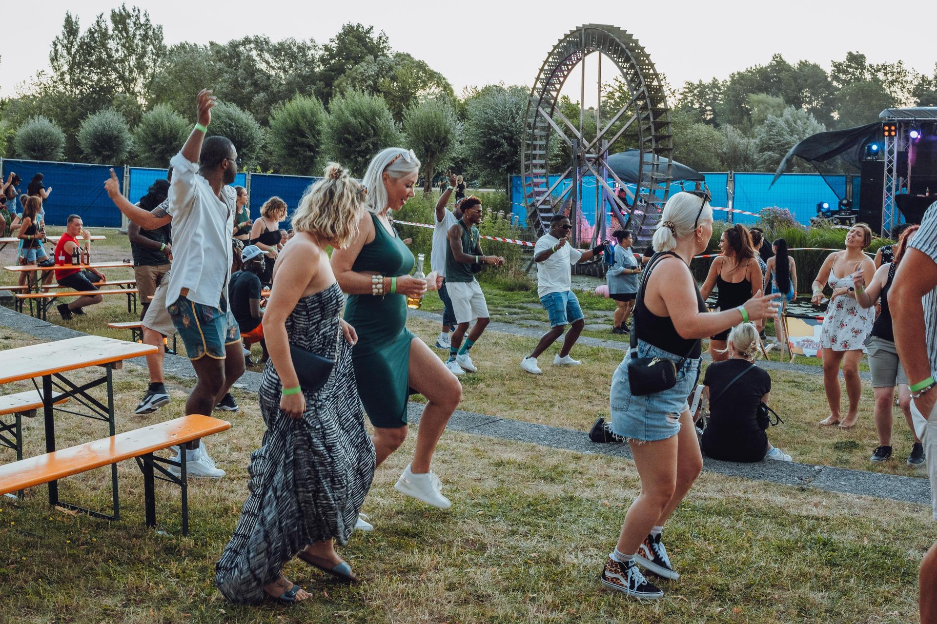 Shisha, Drinks und guter Hip-Hop. So war&#39;s am Hip-Hop BBQ in Amberg.  (Bild: Denise Helmschrott)