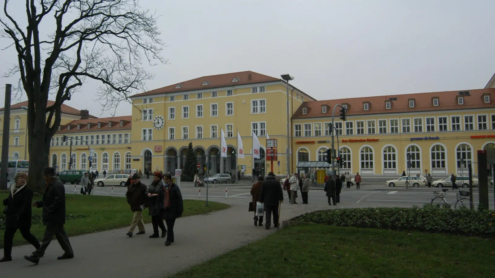 Nicht weit vom Bahnhof soll es in Regensburg zu einer Vergewaltigung gekommen sein. (Bild: ges)