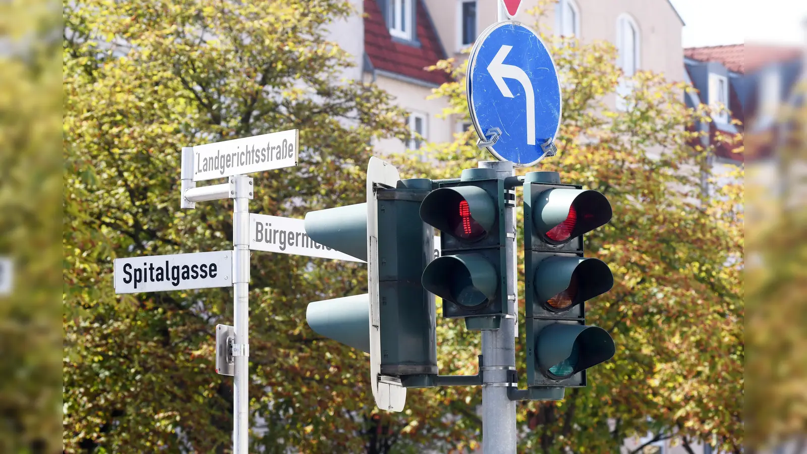 Die Ampelanlage Bürgermeister-Prechtl-Straße /Ecke Landgerichtsstraße wird modernisiert. (Archivbild: Gabi Schönberger)