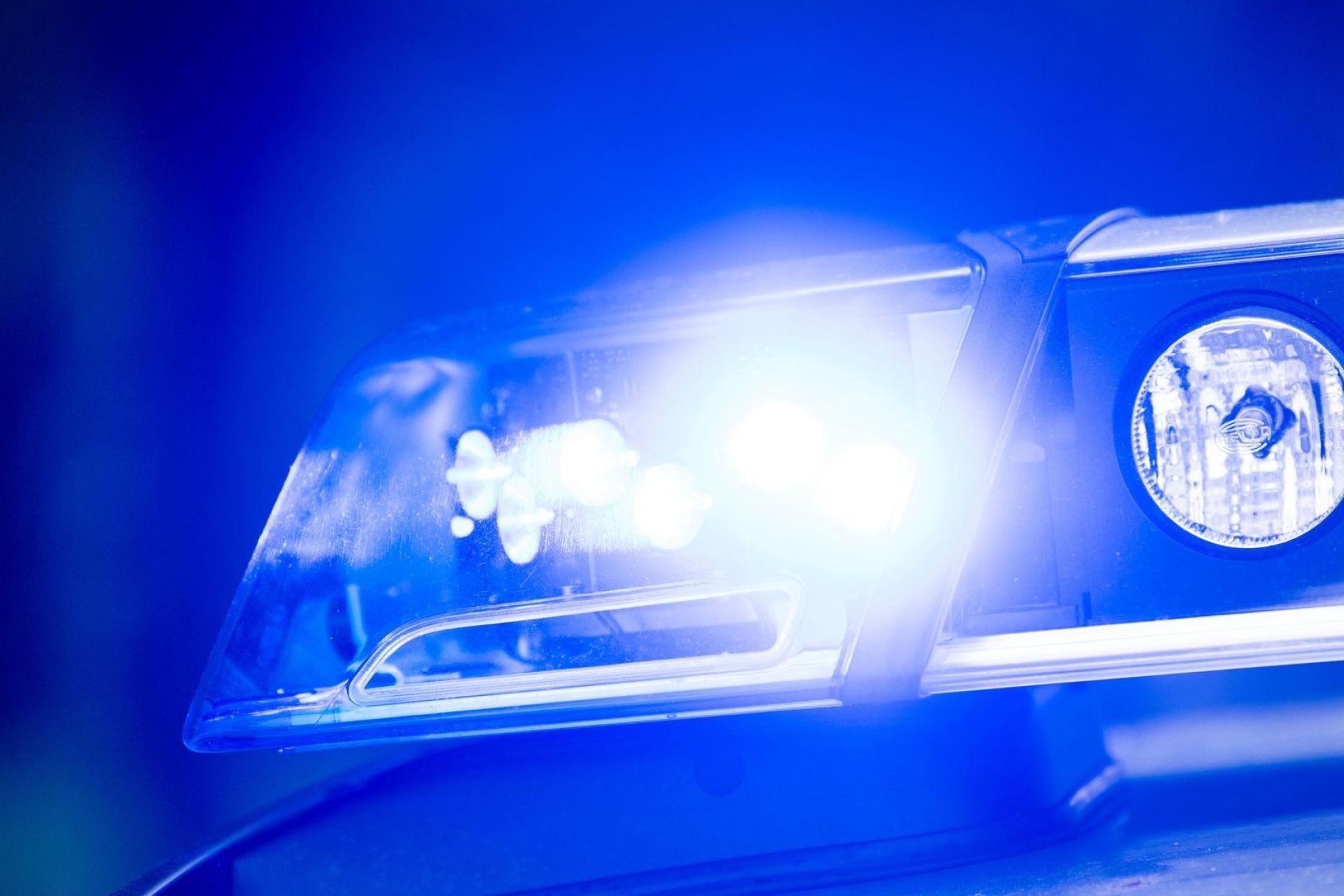 Die 20-Jährige befindet sich mittlerweile in Untersuchungshaft.  (Symbolbild: Lino Mirgeler/dpa)