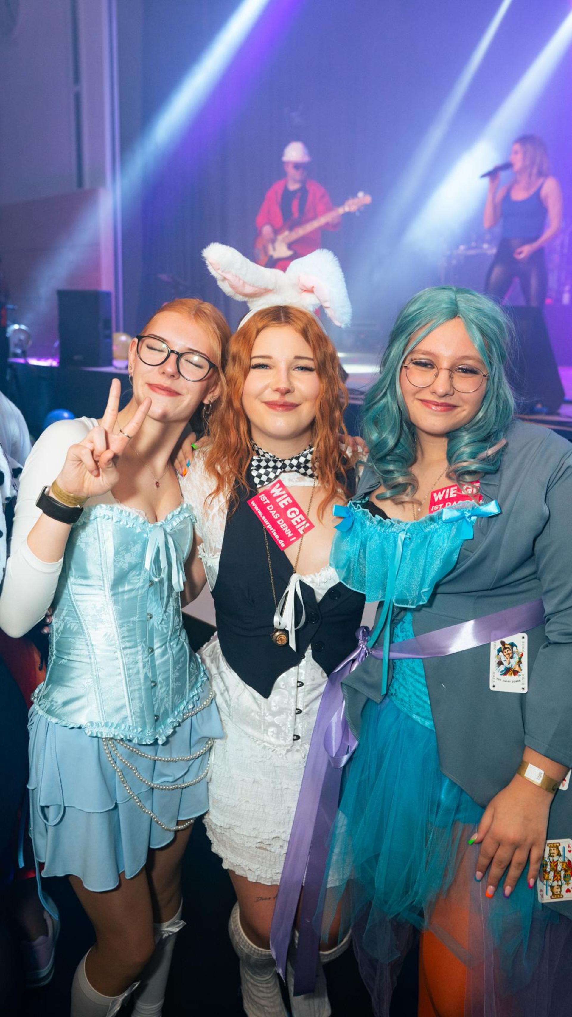 Am Sportlerball in Schirmitz gings mit Vollgas weiter im Faschingstreiben.  (Bild: Hannes Stock)