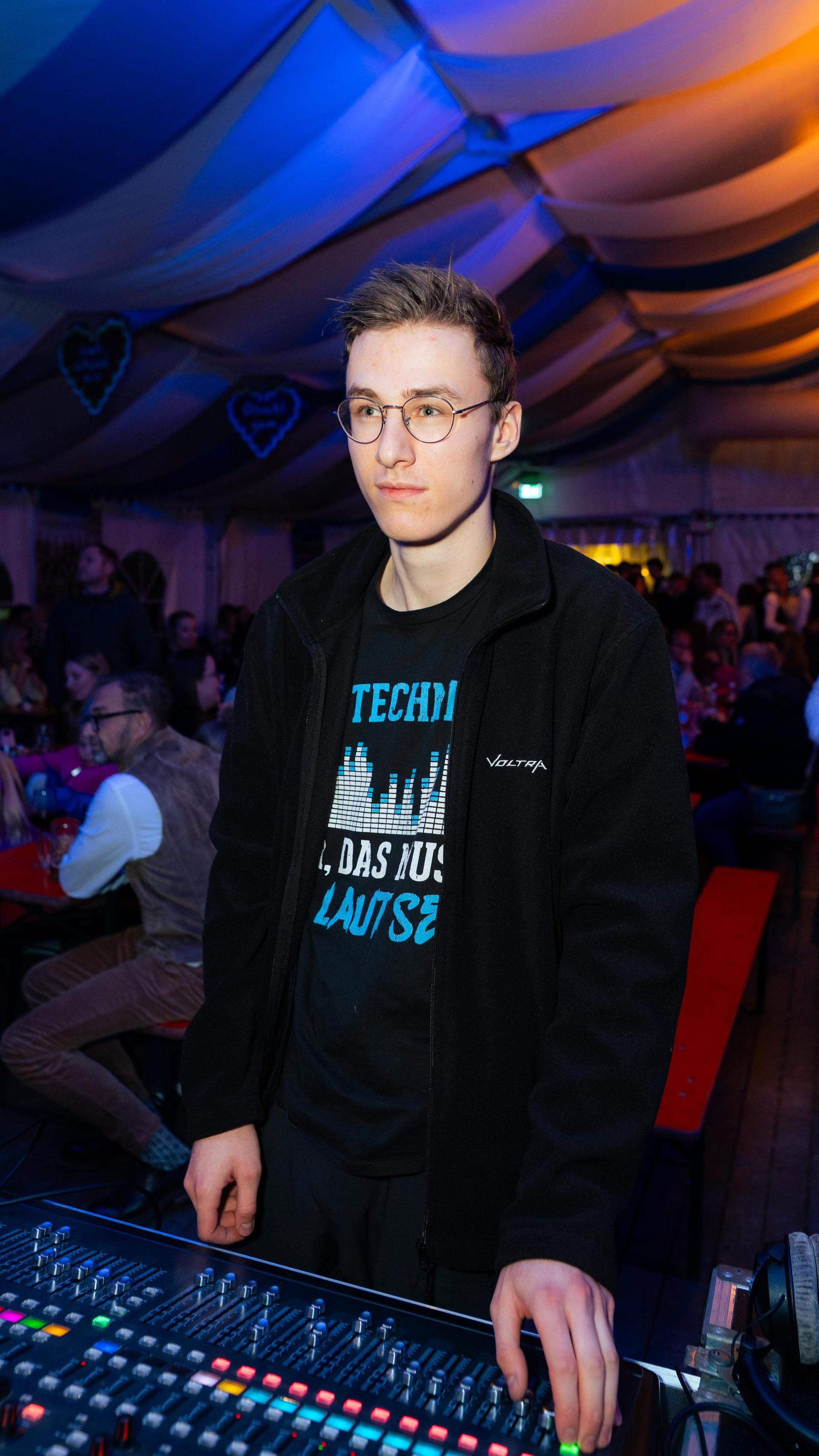 Szenen der Kirwaparty in Weiherhammer. (Bild: Hannes Stock)