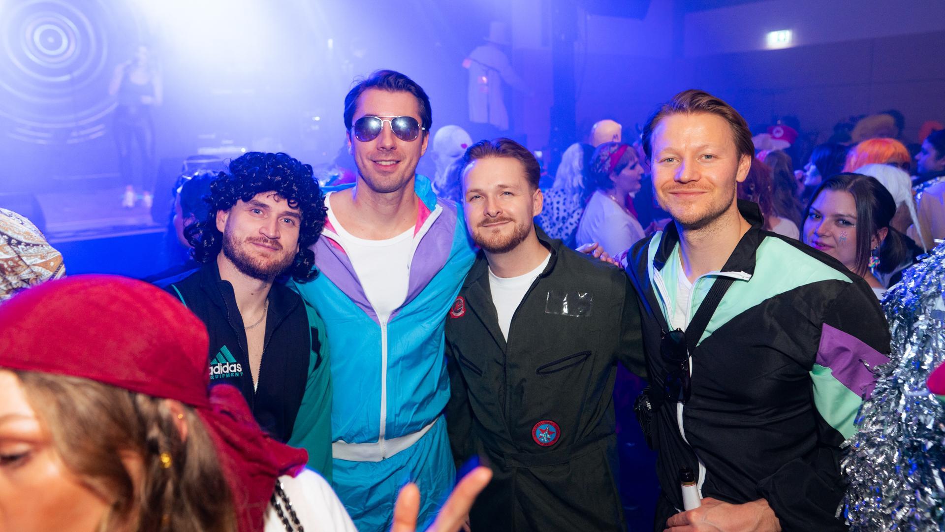 Am Sportlerball in Schirmitz gings mit Vollgas weiter im Faschingstreiben.  (Bild: Hannes Stock)