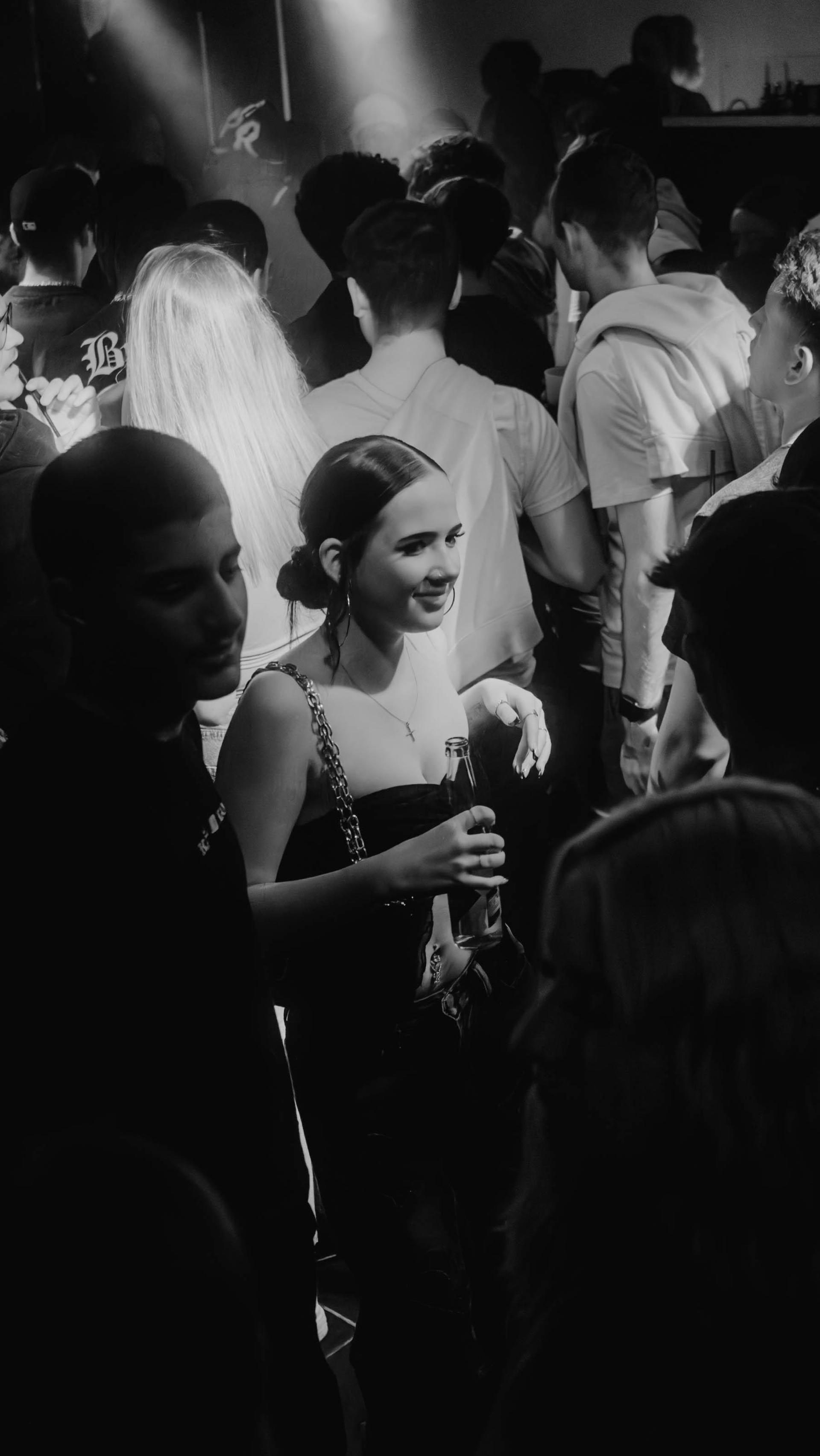 Die Bilder der „Savage Life”-Party im Loop. (Bild: Lukas Frey)