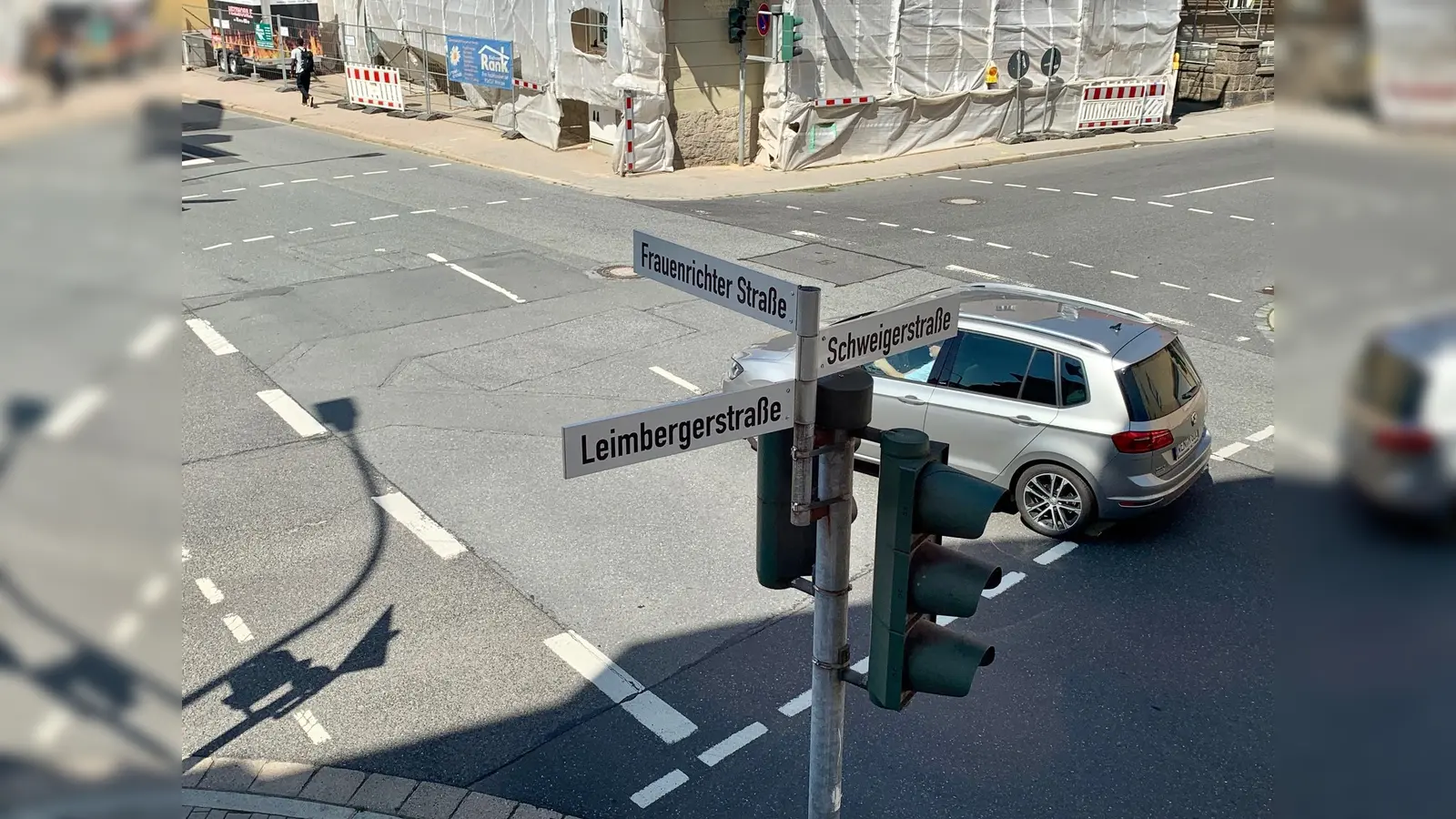 Derzeit ist die Kreuzung im Bereich Frauenrichter-/Schweiger-/Leimbergerstraße gesperrt (Bild: Gabi Schönberger)