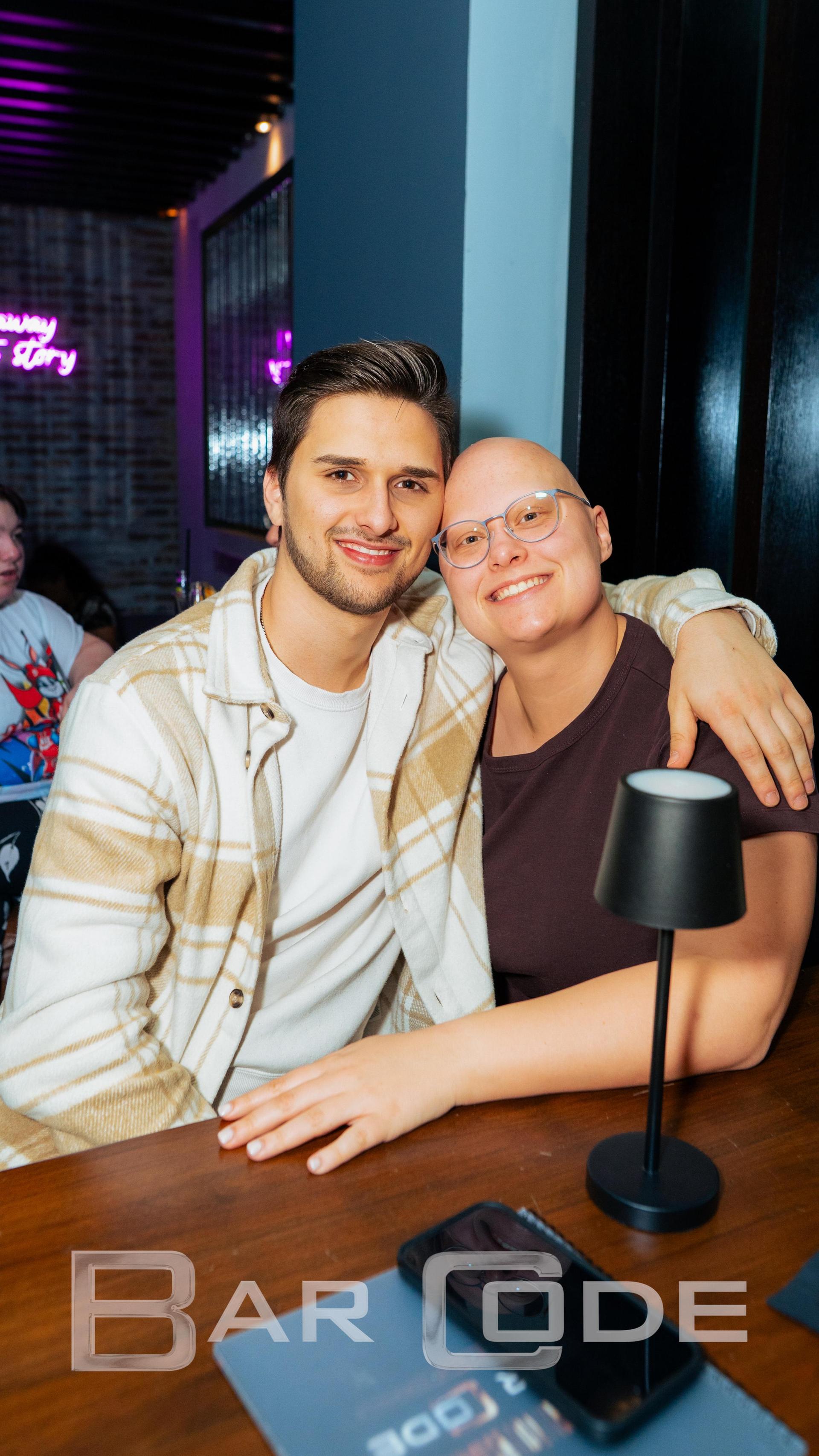 Cocktails, Bier und gute Laune gabs im Barcode am Samstagabend. (Bild: Hannes Stock)