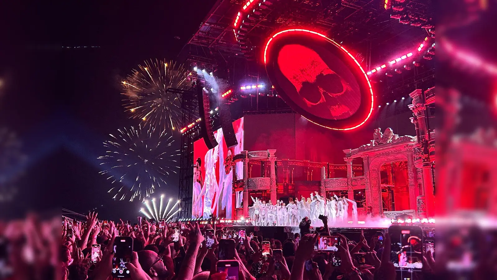 Bereits am Vorabend des Konzerts waren die ersten Fans von Lady Gaga an die Copacabana gekommen, um sich einen guten Platz zu sichern. (Bild: Philipp Znidar/dpa)