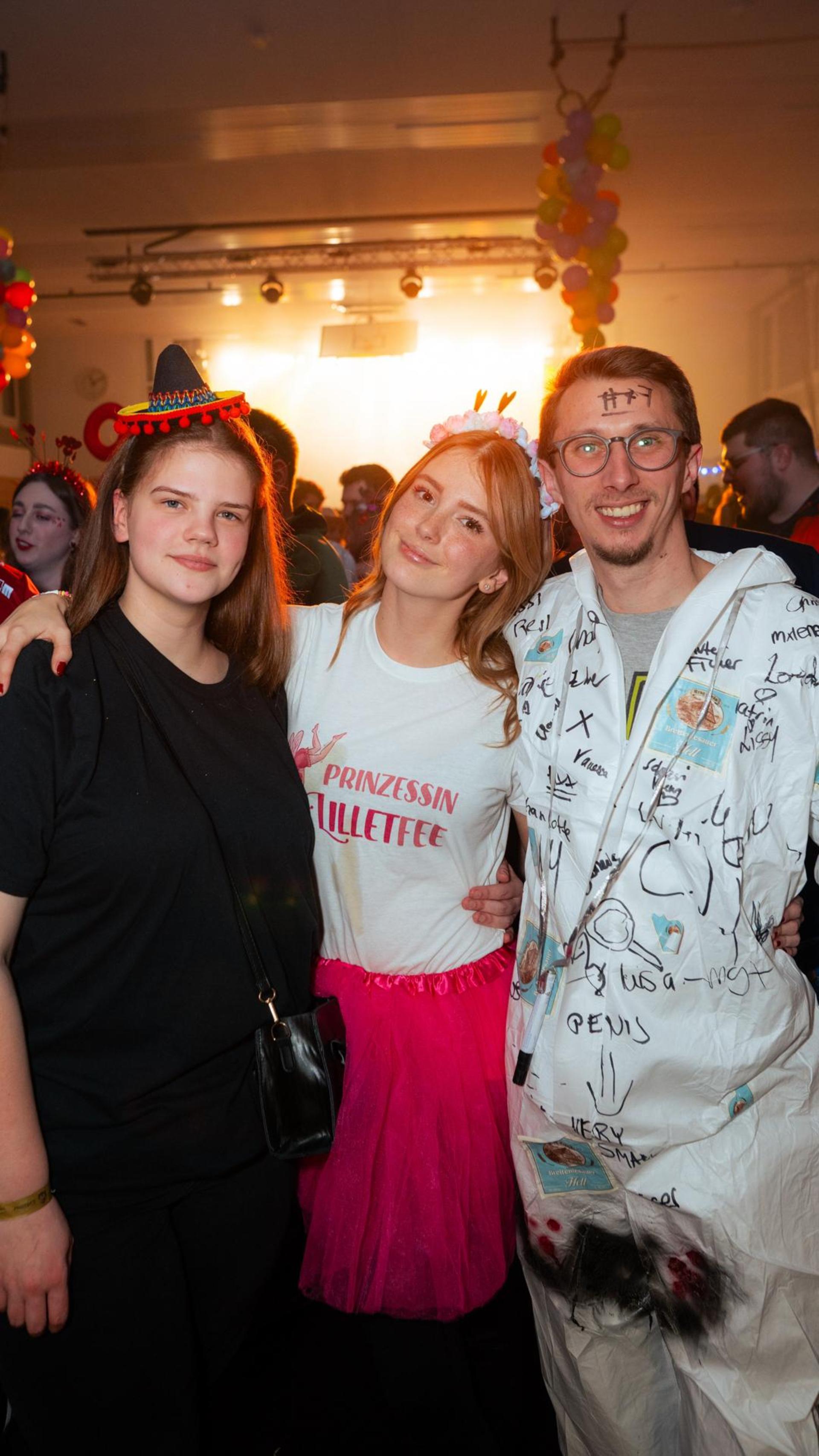 Am Sportlerball in Schirmitz gings mit Vollgas weiter im Faschingstreiben.  (Bild: Hannes Stock)