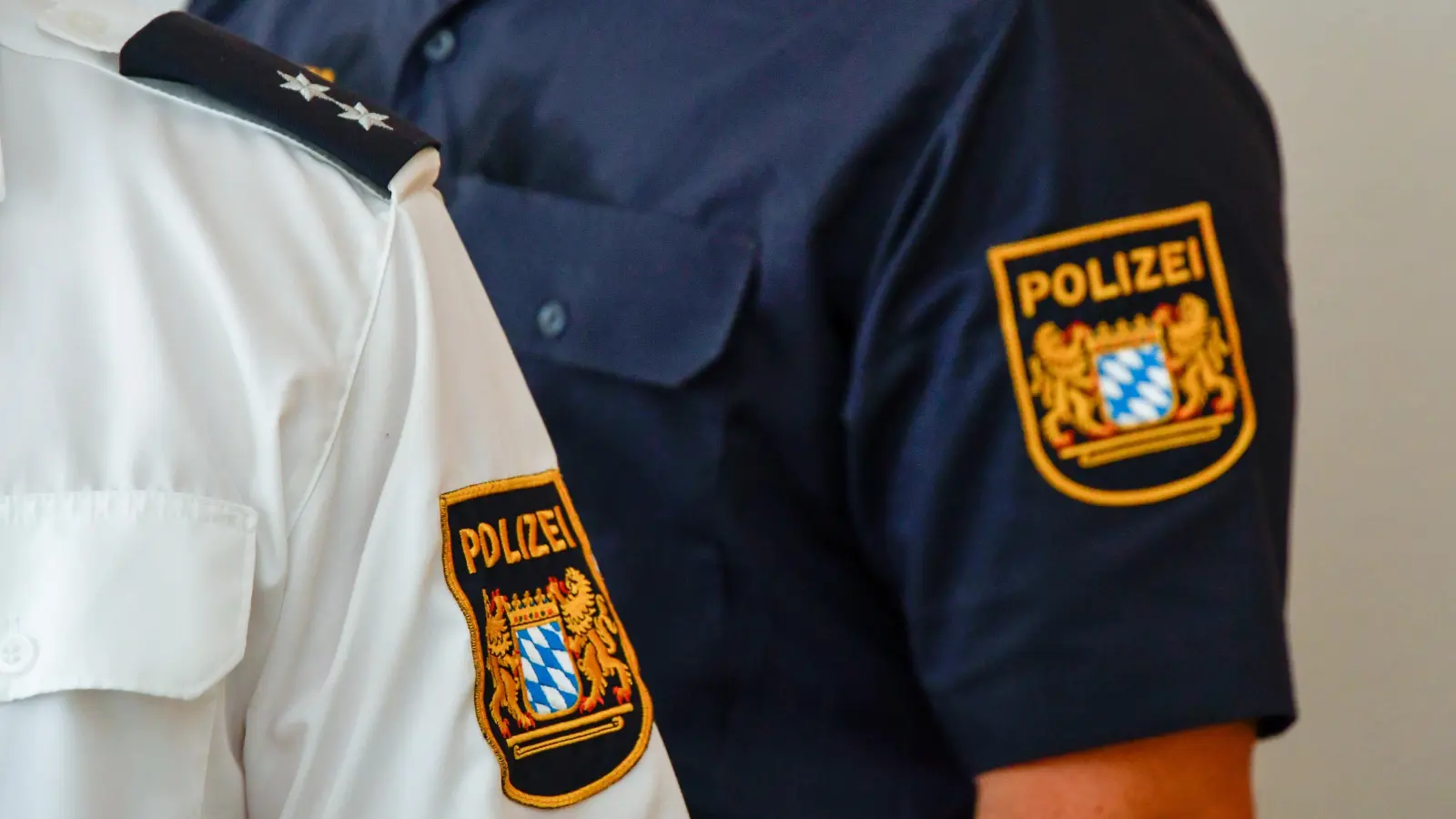 Eine 80-Jährige ist in Regensburg Opfer von Betrügern geworden. Die Betrüger gaben sich als Polizeibeamte aus. (Symbolbild: Petra Hartl)