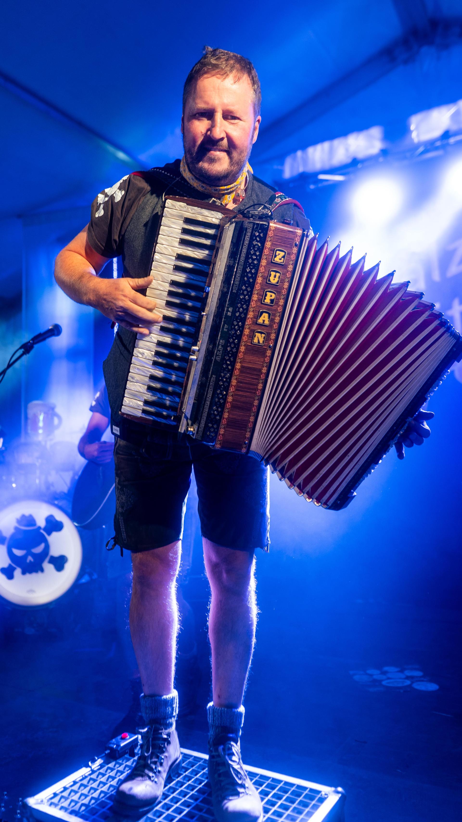 Wernberg feiert Kirwa, die Stoapfälzer Spitzbuam liefern die Musik zum Fest. (Bild: Hannes Stock)