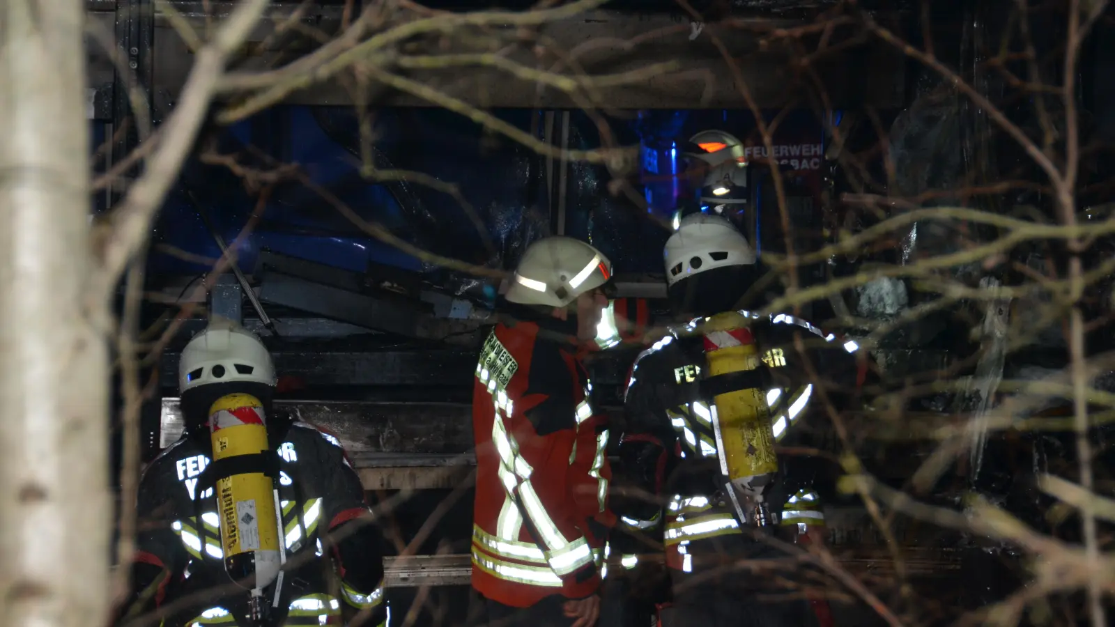 Mehrere Feuerwehren sind derzeit nach einem Unfall an der A 6 zwischen Waidhaus und Pleystein im Einsatz. (Bild: dob)