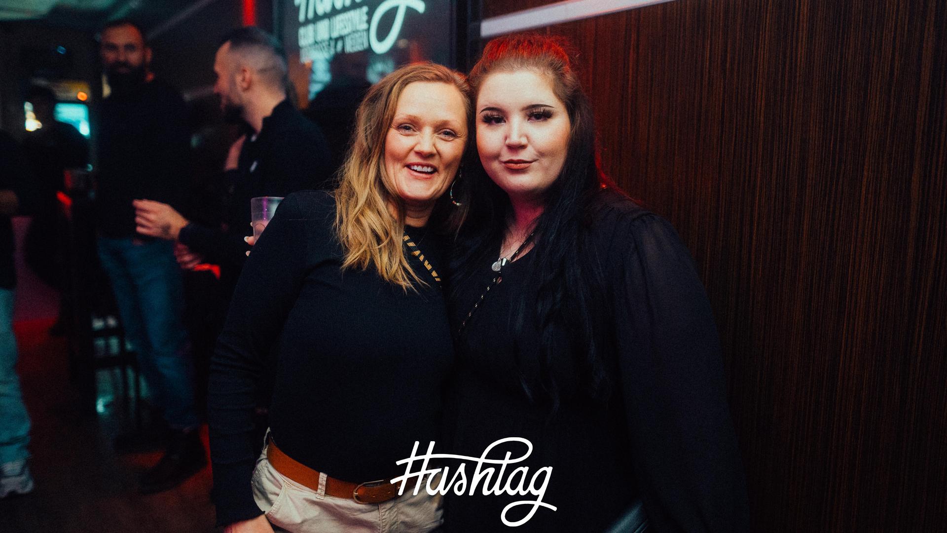 Bei der „Hashtag Saturday”-Partyim Hashtag Weiden sorgte <b>DJ RobVEE</b> für den passenden Sound. (Bild: Sebastian Reiter)