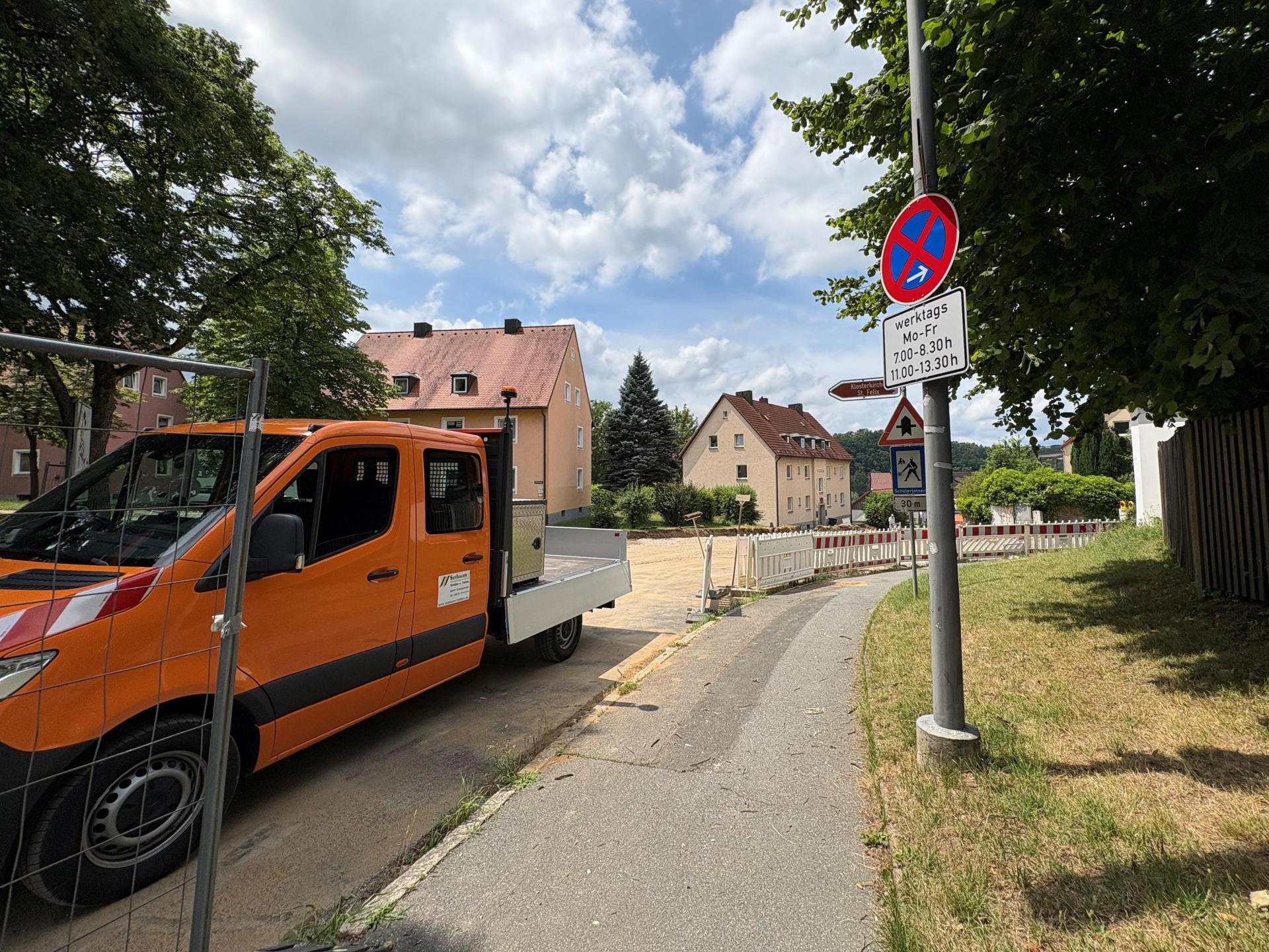 Die Sperre bei der Kreuzung Georg- und Zacharias-Frank-Straße ist nach dem weitgehenden Ende der Bauarbeiten wieder aufgehoben. (Bild: Elena Riebl)