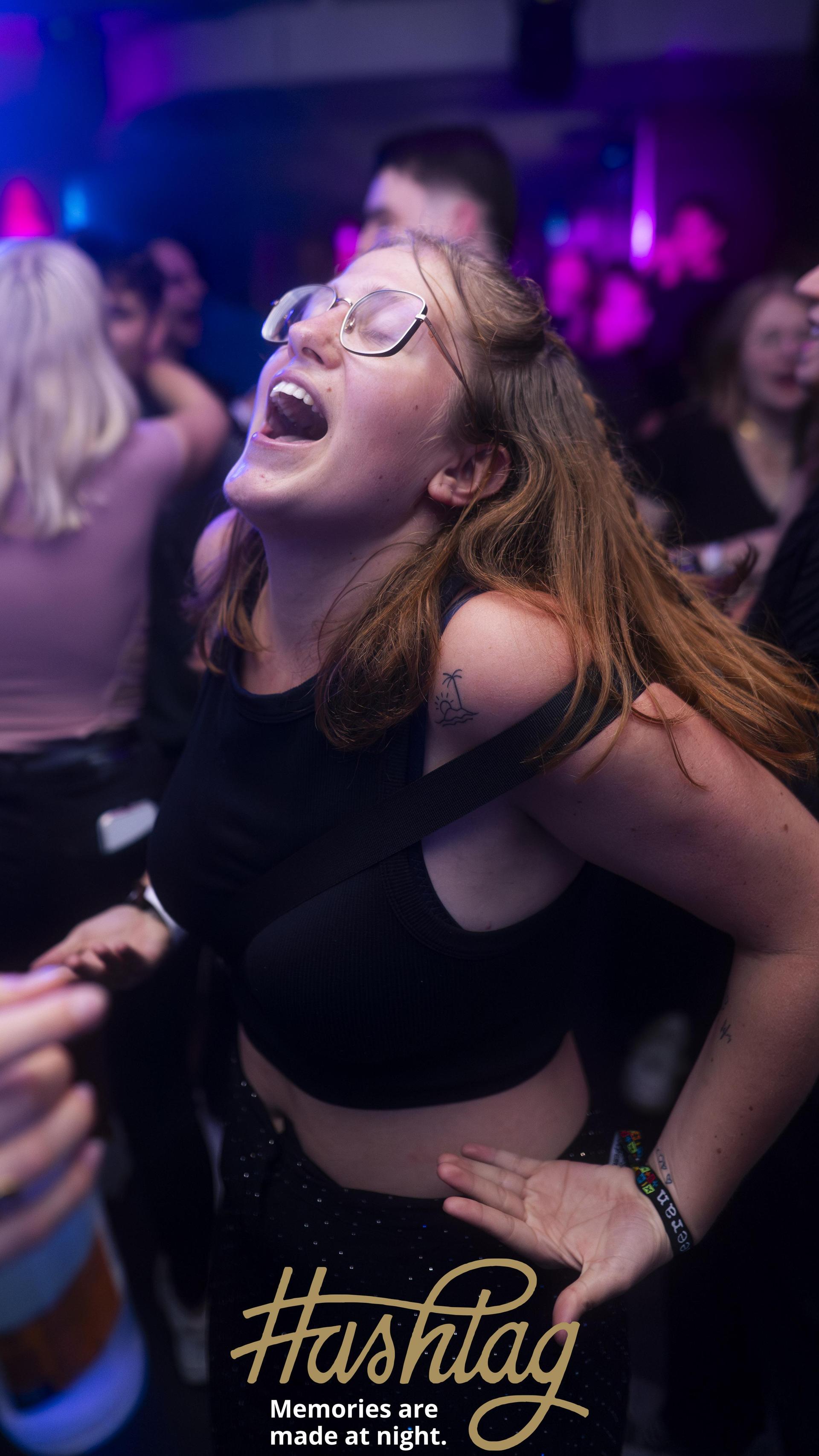 Im Hashtag sorgten am Freitag die Hits der 2000/10er für beste Stimmung. (Bild: Hannes Stock)