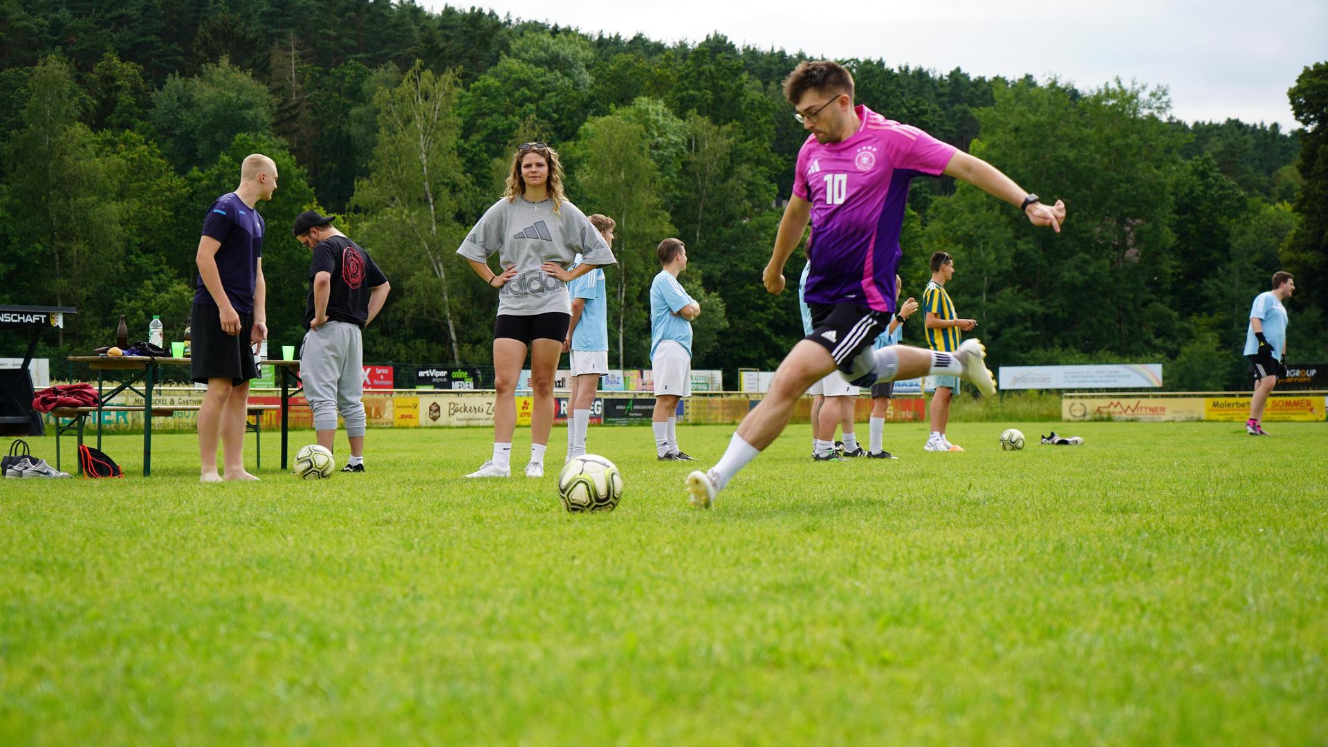 Das Elfmeterturnier beim FC Luhe-Markt. (Bild: mcl)