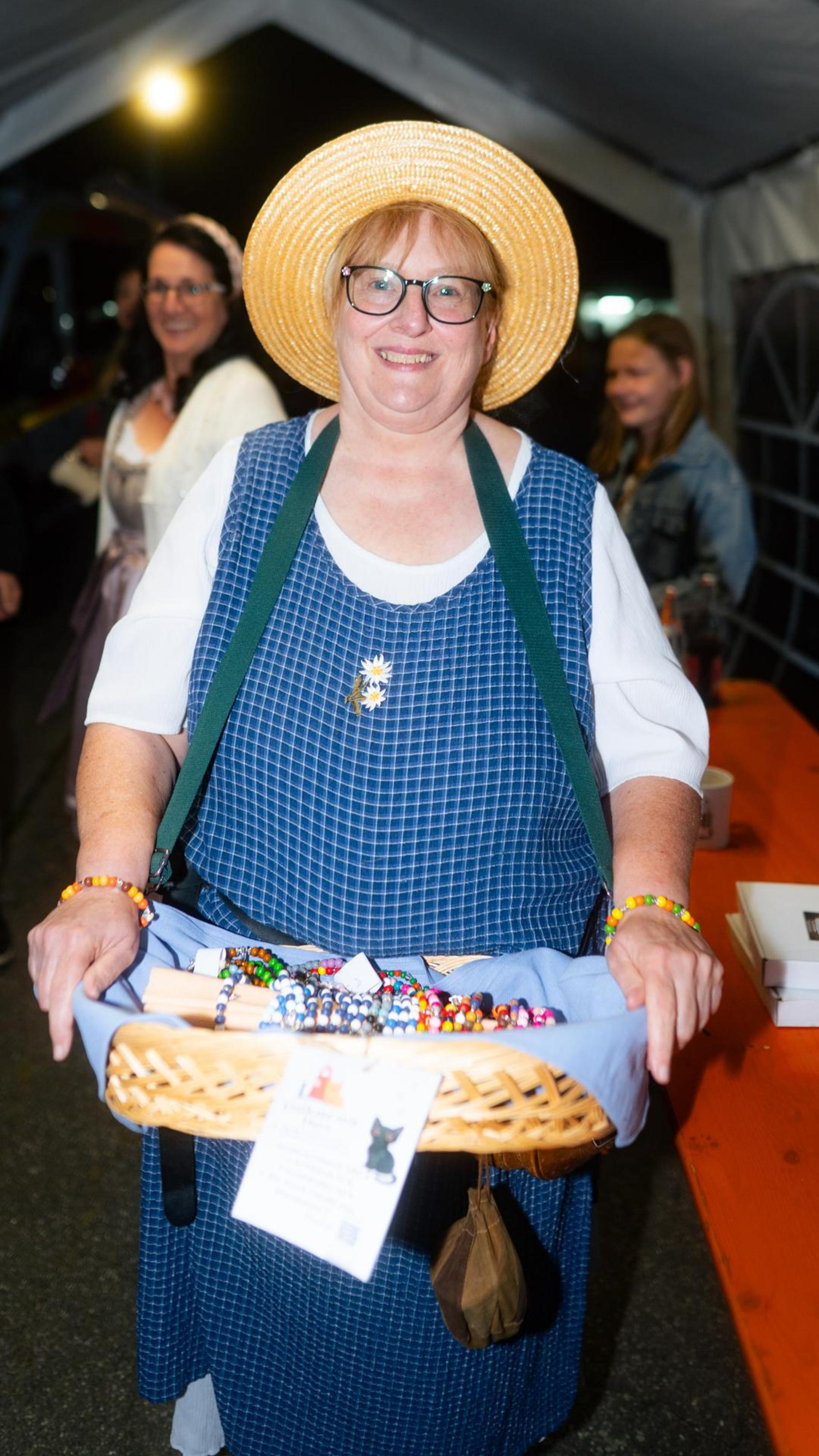 Die Quertreiber rocken am Samstagabend das Festzelt bei der Kirwa in Wernberg.  (Bild: Hannes Stock)