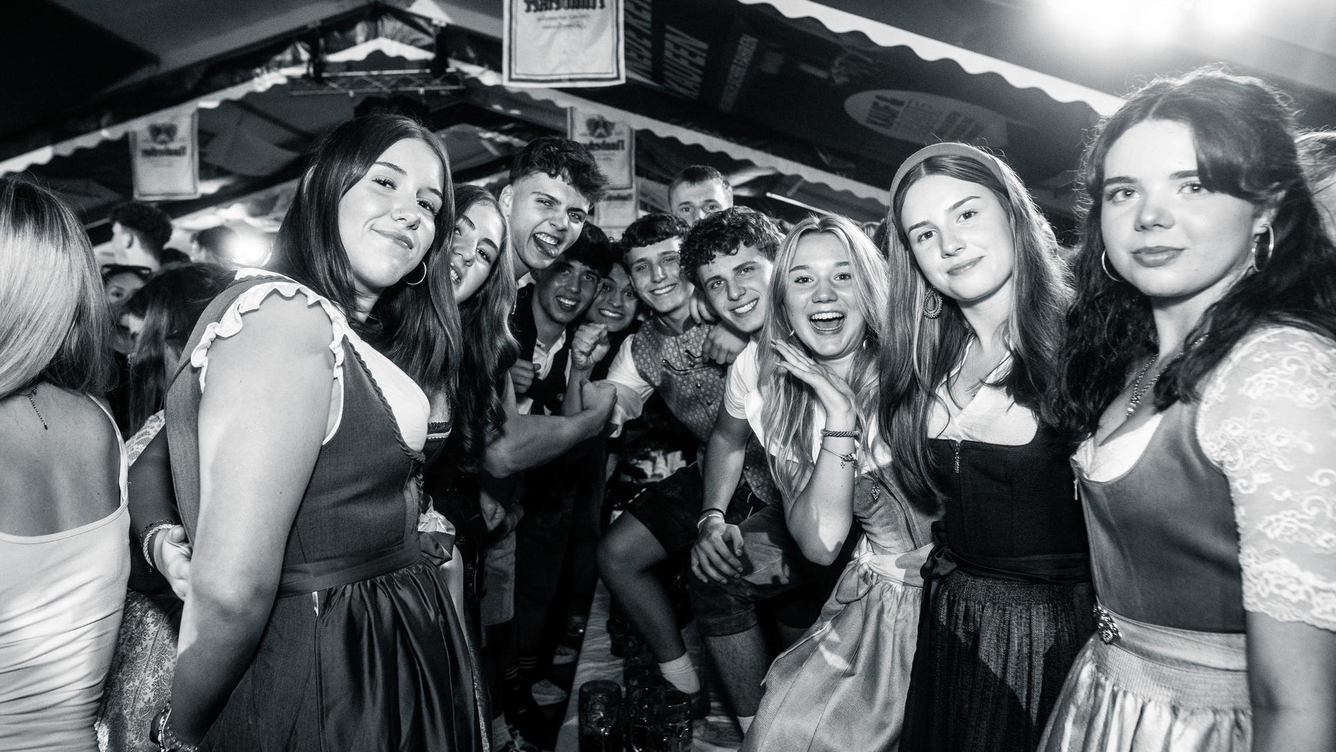 Die Bilder vom Freitag auf dem Weidener Volksfest 2025. (Bild: Hannes Stock)