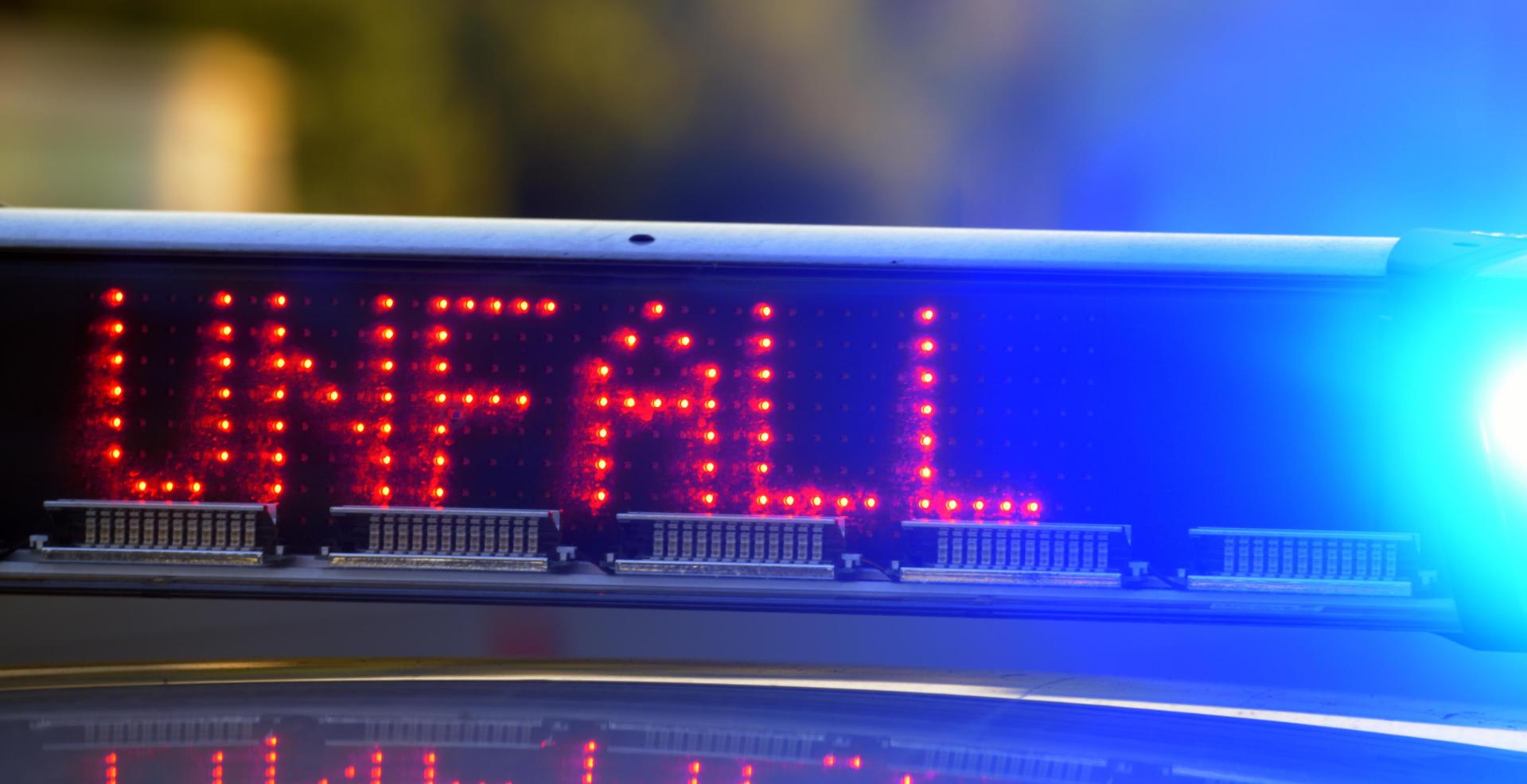 Unfall auf der A93 am Freitagnachmittag. (Symbolbild: Stefan Puchner/dpa)