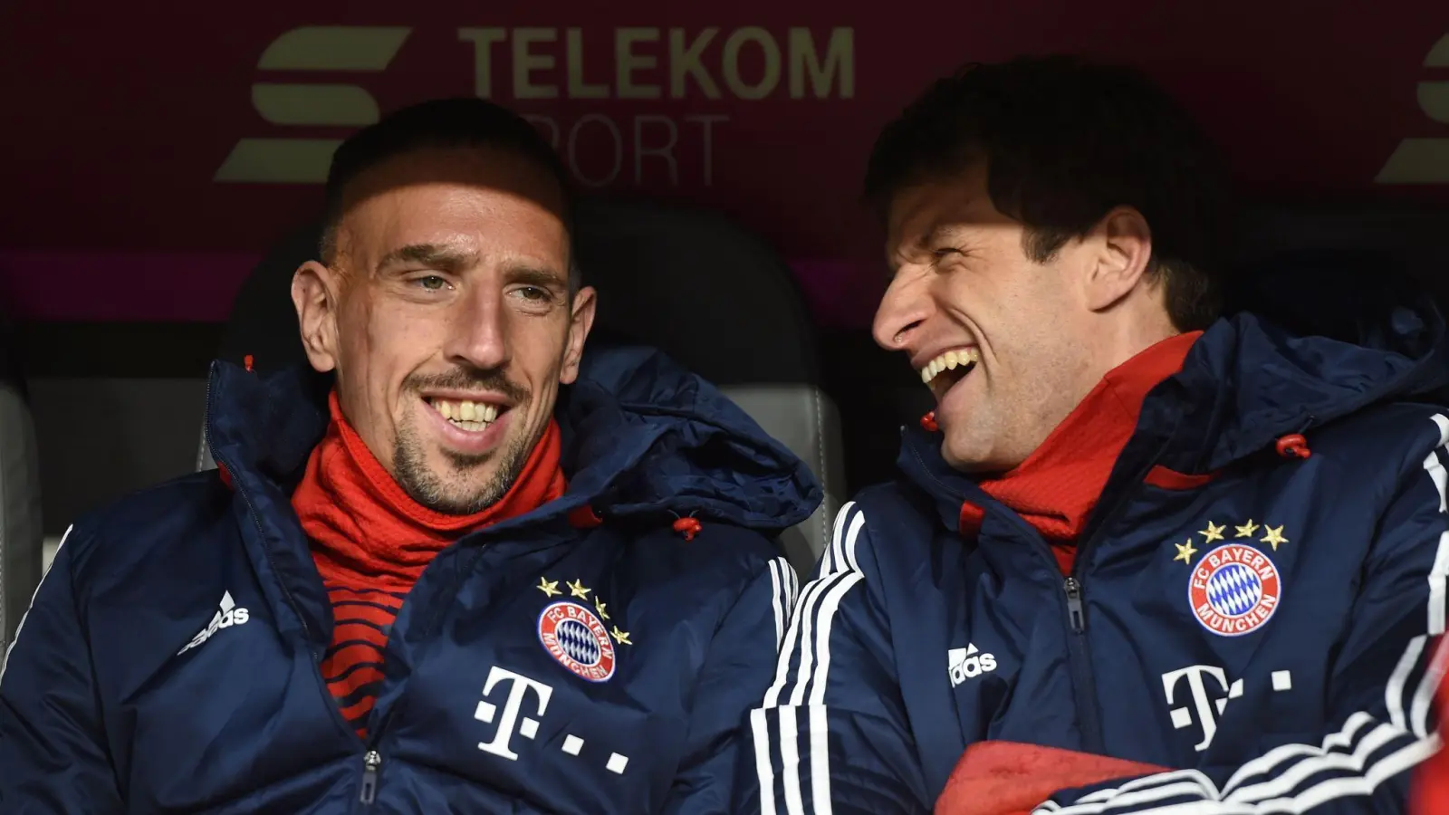 Kennen sich gut aus den gemeinsamen Jahren beim FC Bayern: Ribéry (l) und Müller. (Bild: Andreas Gebert/dpa)
