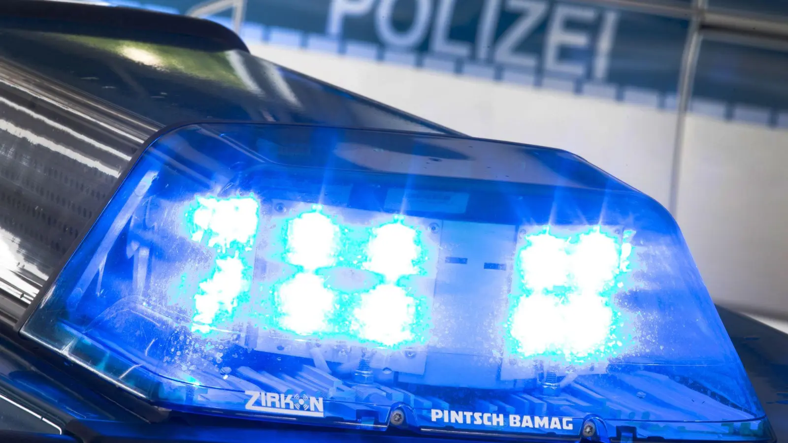 Die Polizei hat eine Diebstahlserie in einem Hofladen in Schwarzenbach aufgeklärt. Ein 23-jähriger Mann gestand die Taten. (Symbolbild: Friso Gentsch/dpa)