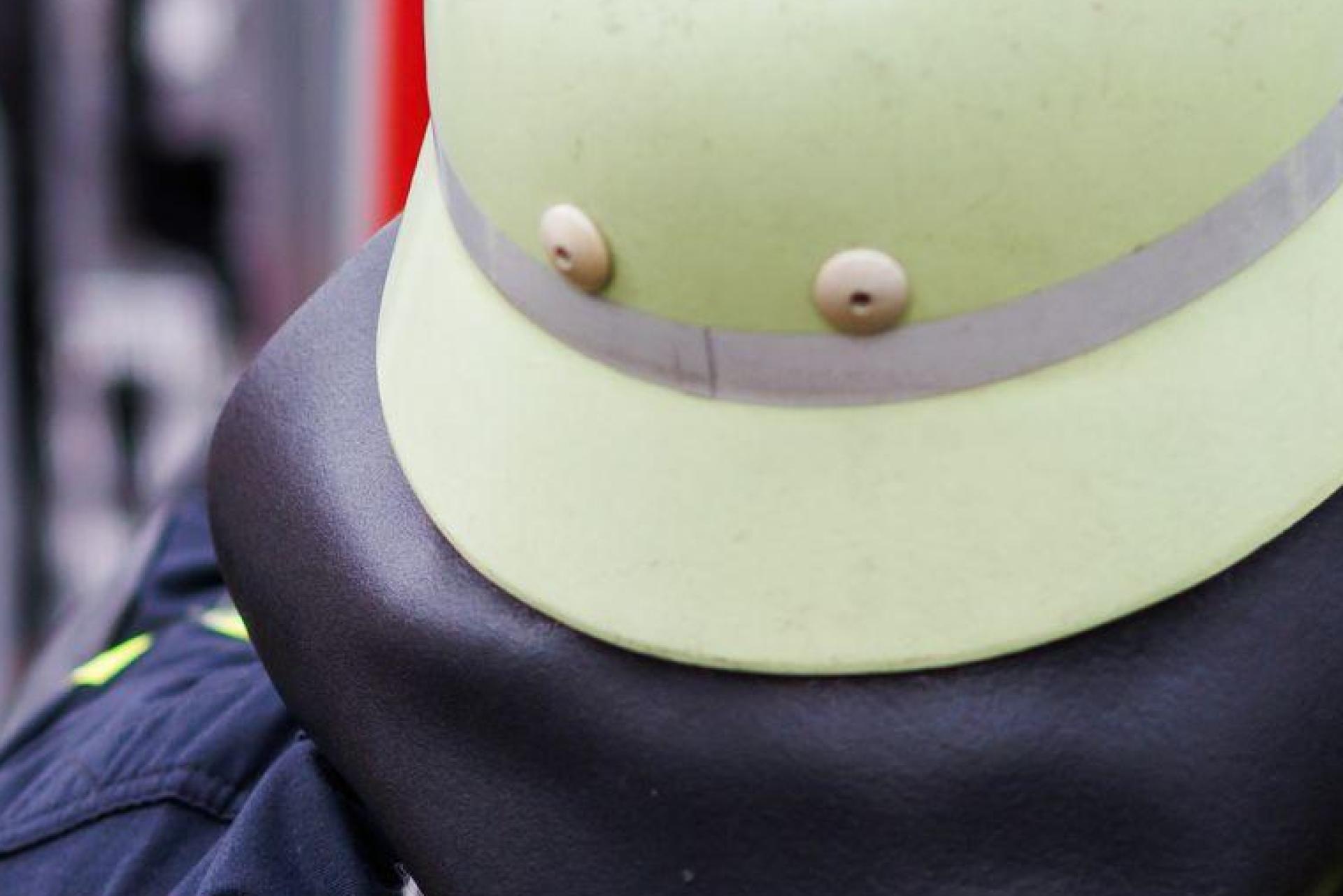 Mehr als 100 Einsatzkräfte bekämpften den Brand in einem Betrieb in Grafenwöhr.  (Symbolbild: Philipp von Ditfurth/dpa)