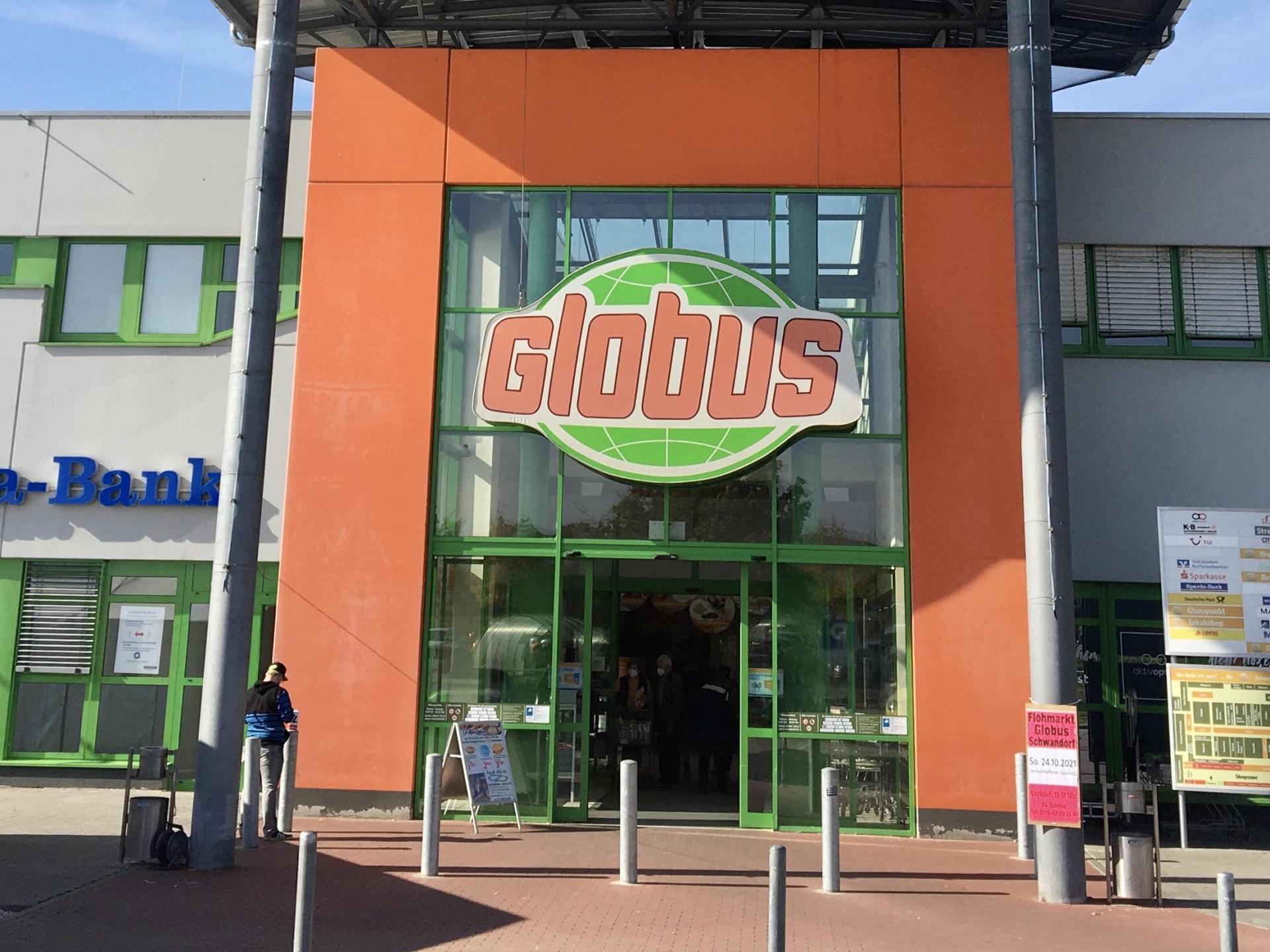 Ein Feuerwehreinsatz im Globus-Markt in Schwandorf hat für Unruhe gesorgt: Die Kunden wurden aber nur vorsorglich aus dem Markt geschickt. (Archivbild: upl)