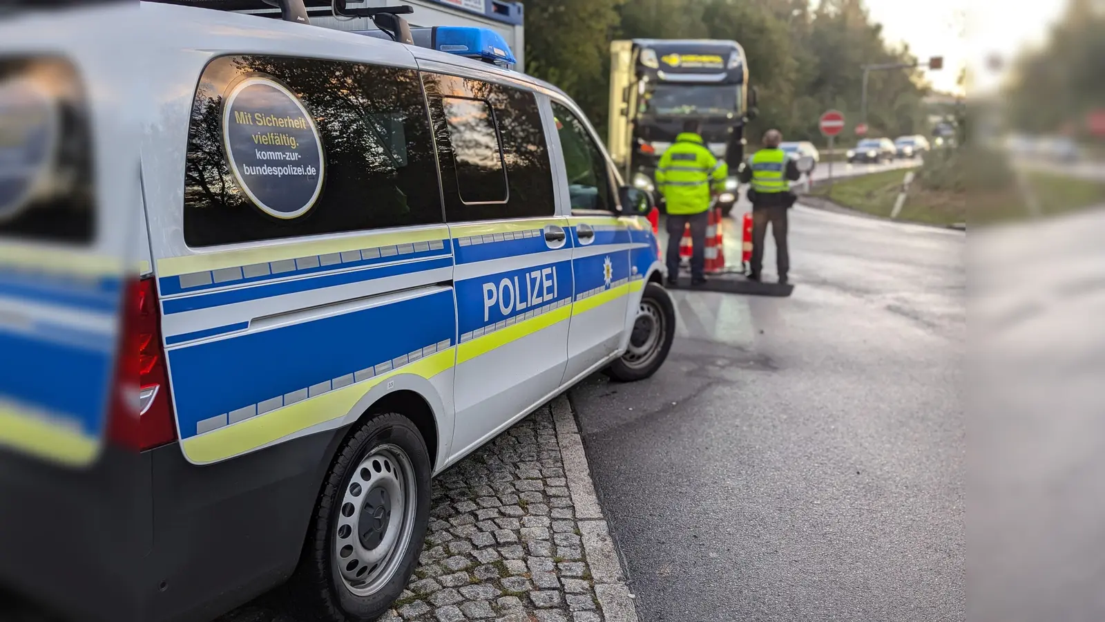 Eine Dreiergruppe wurde bei einer Grenzkontrolle in Waidhaus gestoppt und zurückgewiesen.  (Symbolbild: Bundespolizei)